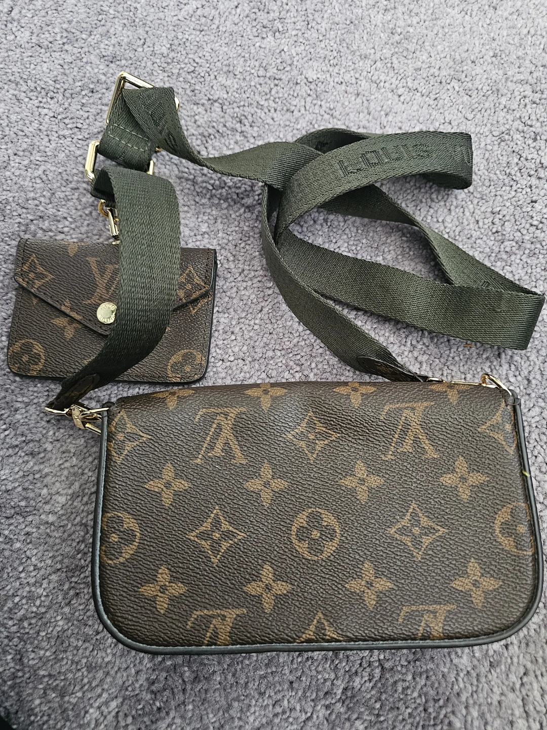 Louis Vuitton Monogram Pochette Voyage (Faux) - photo 2
