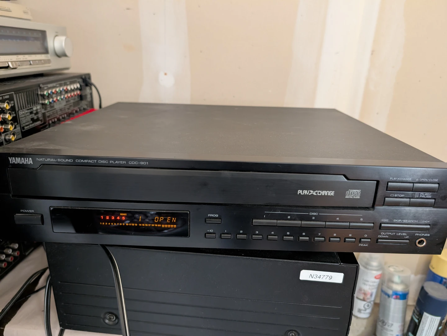 Yamaha Disc Changer Player CDC-901 with Remote. As is