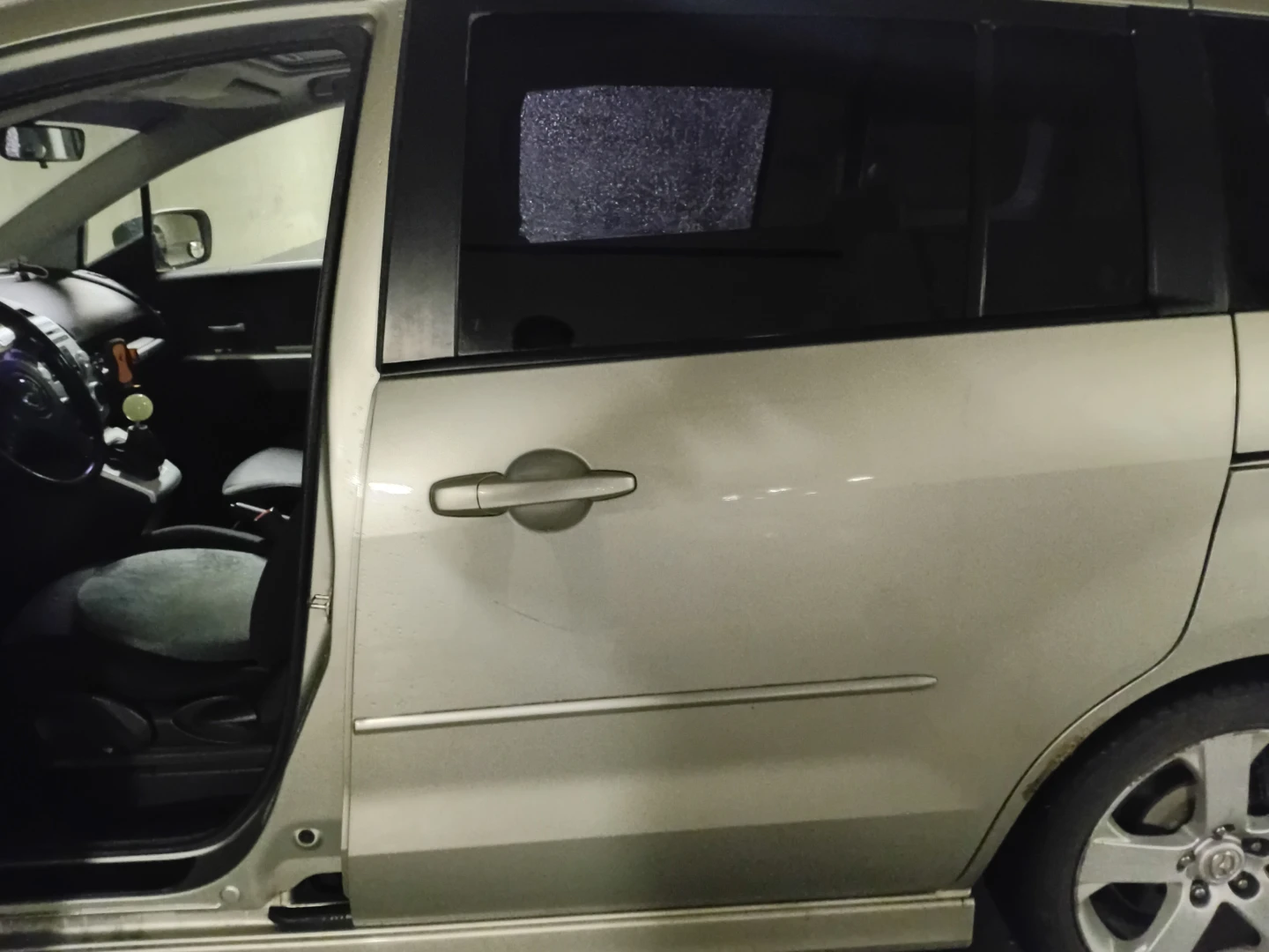 Mazda 5 Silver Minivan - photo 3