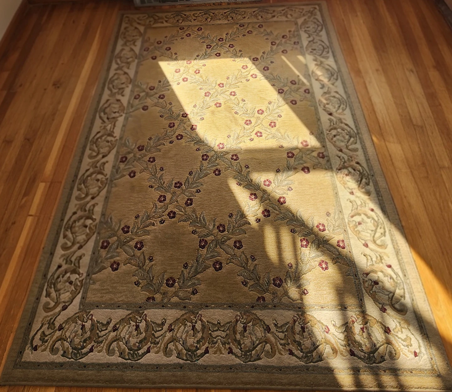 5x7 tan floral Area Rug with Floral Pattern