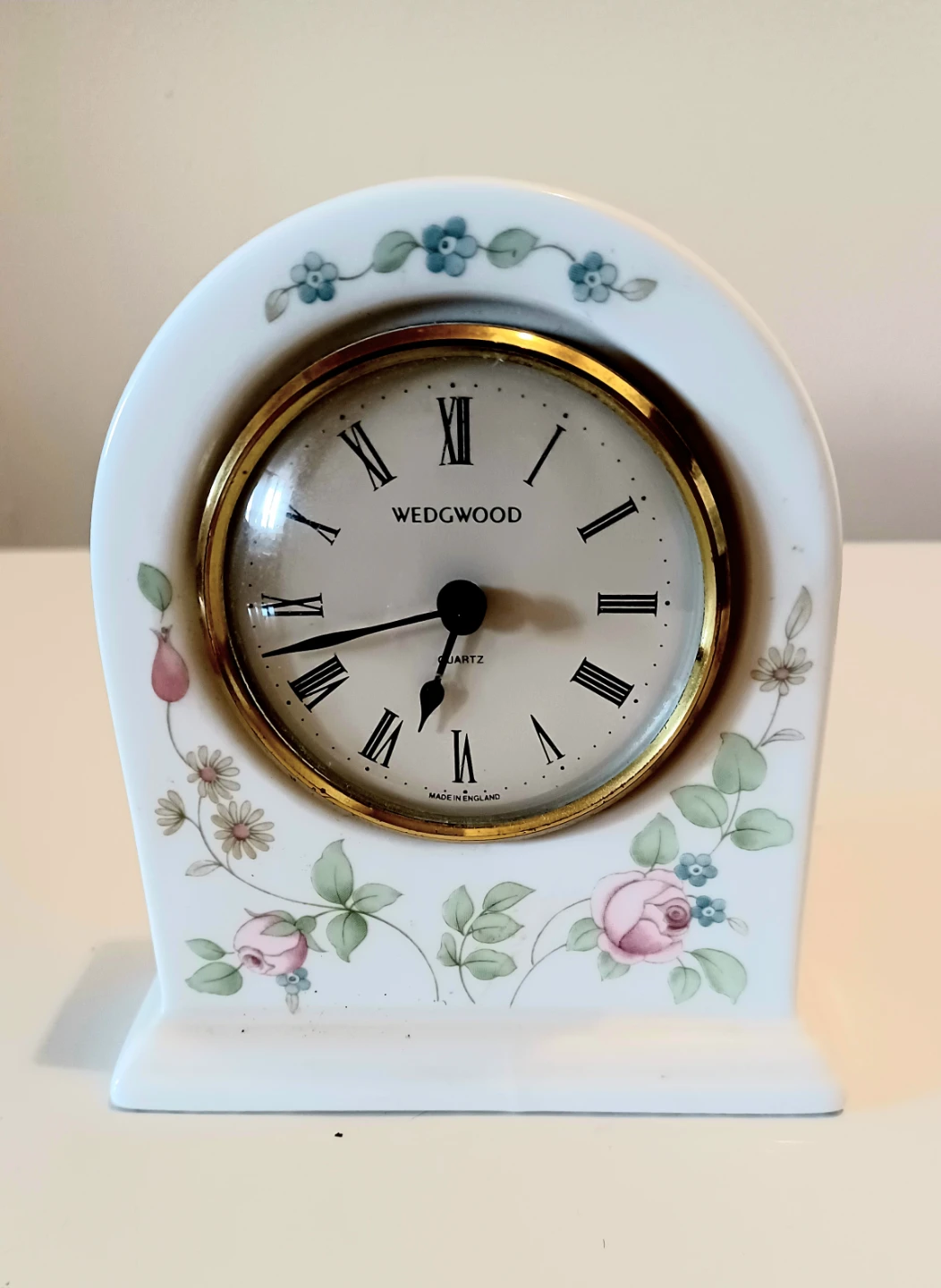 1991 Wedgwood Rosehip Clock