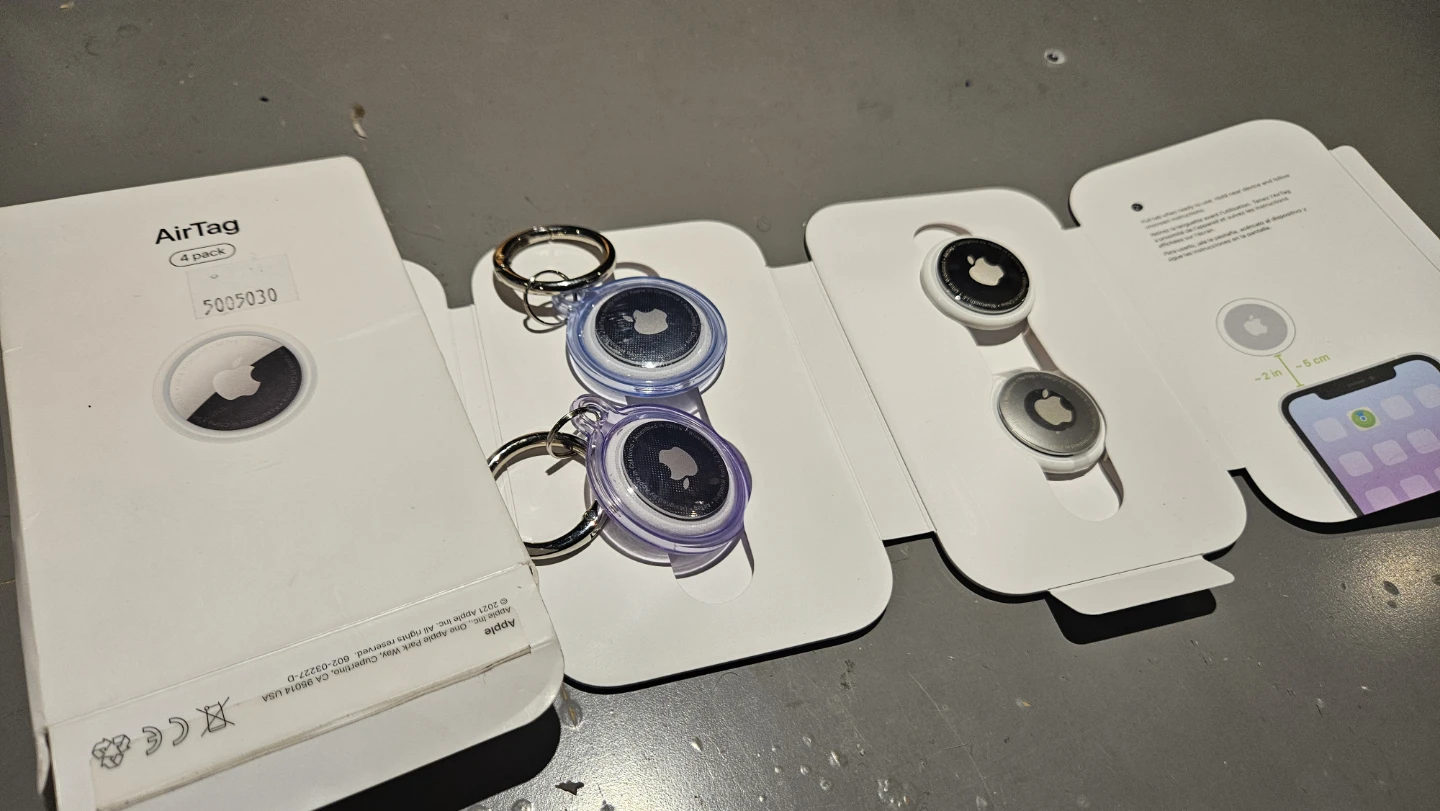 Apple AirTag (4 Pack) with Keychains