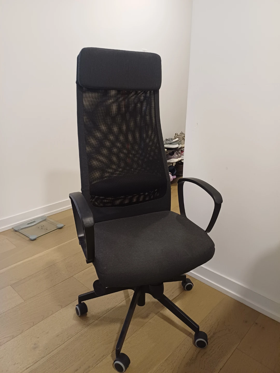 Office Chair with Headrest
