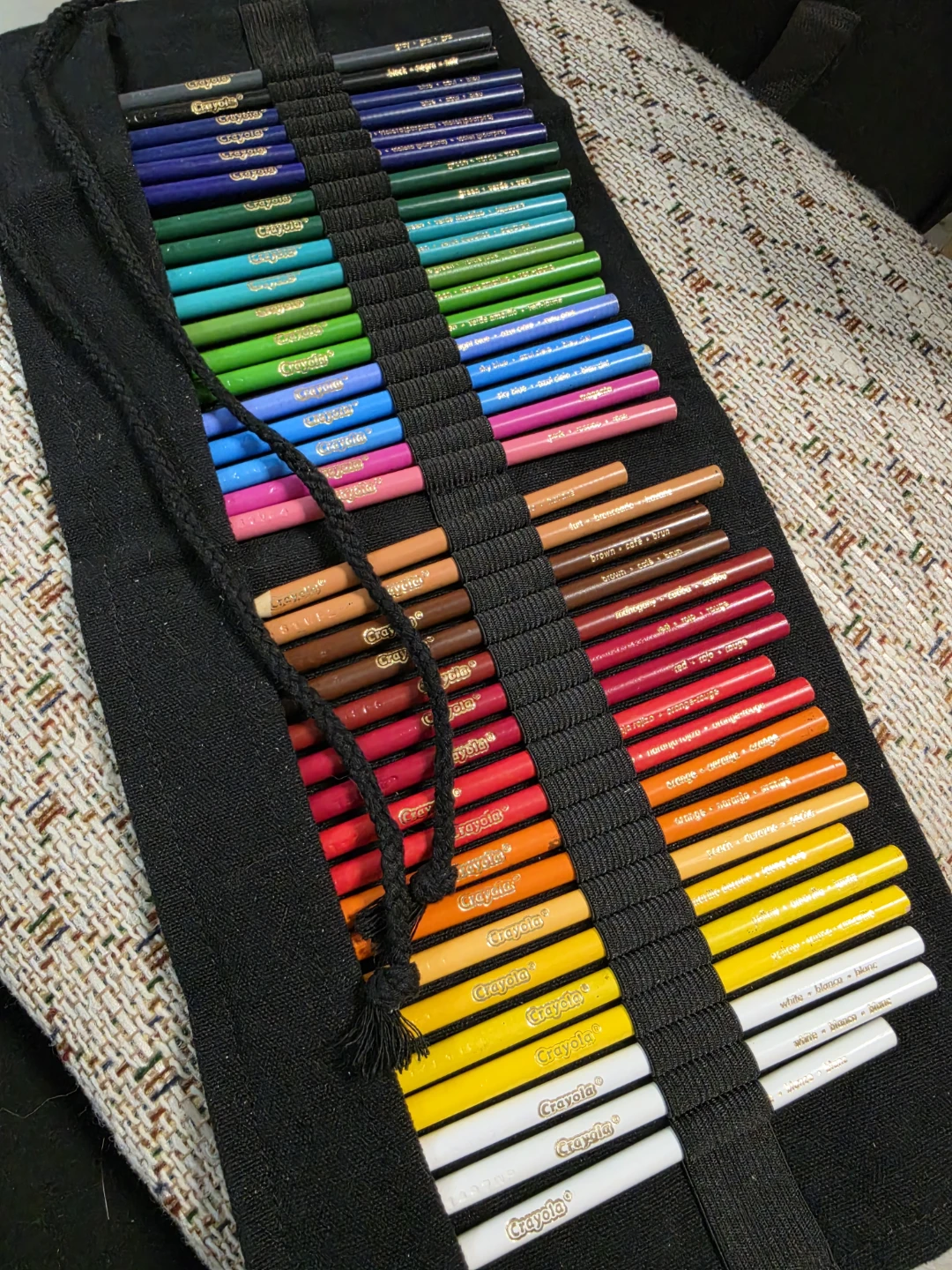 [USED] 36 Crayola Colored Pencils , canvas bag for free