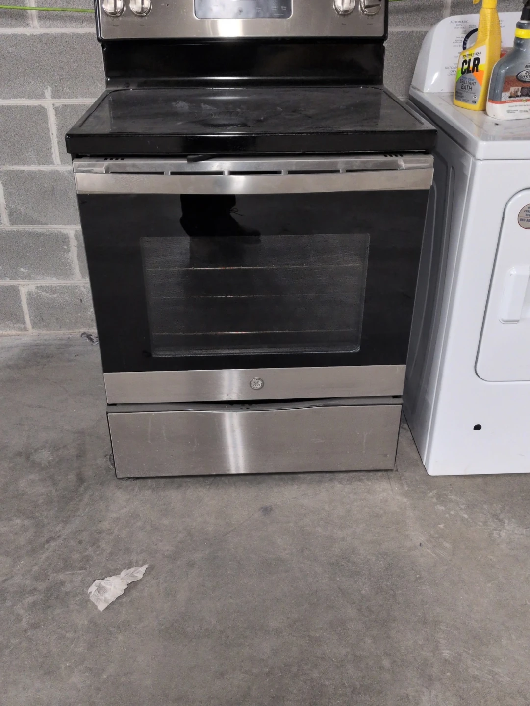 GE Electric Range with Smooth Top - photo 2