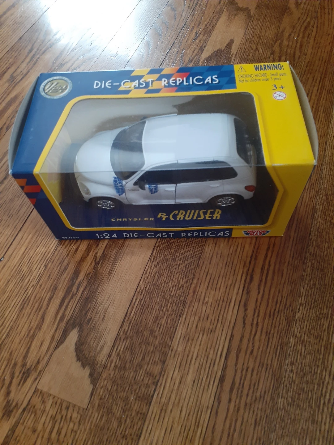 Motor Max 1:24 Chrysler PT Cruiser Die-Cast Replica