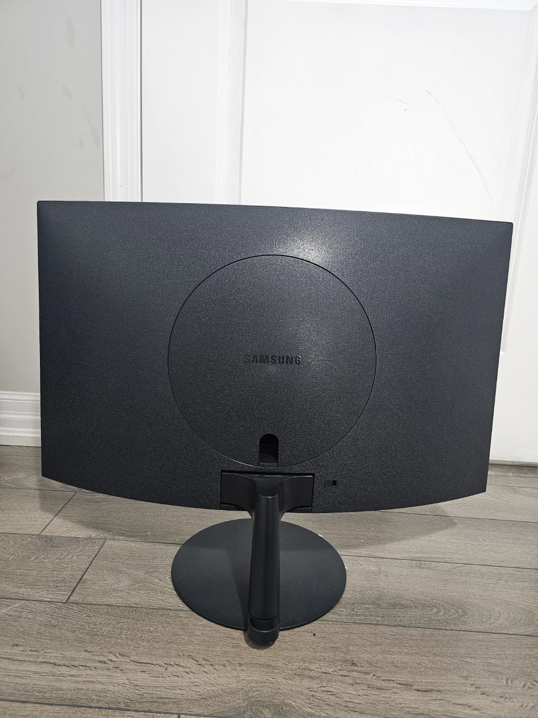 Samsung 27" Curved Monitor - photo 2