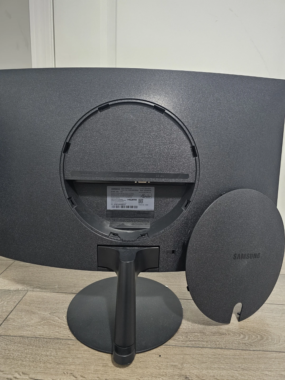 Samsung 27" Curved Monitor - photo 3