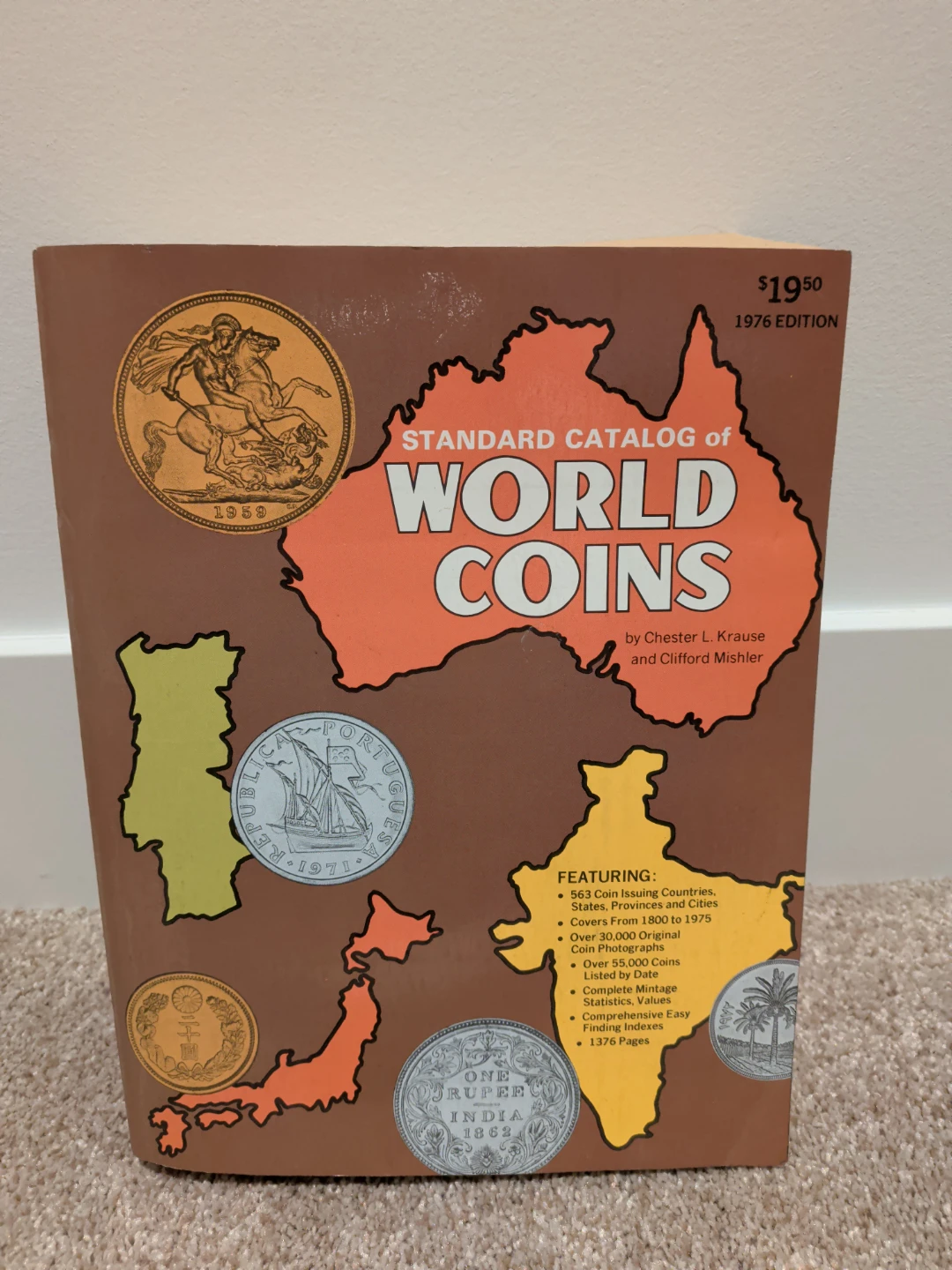 VINTAGE 1976 WORLD COINS CATALOG