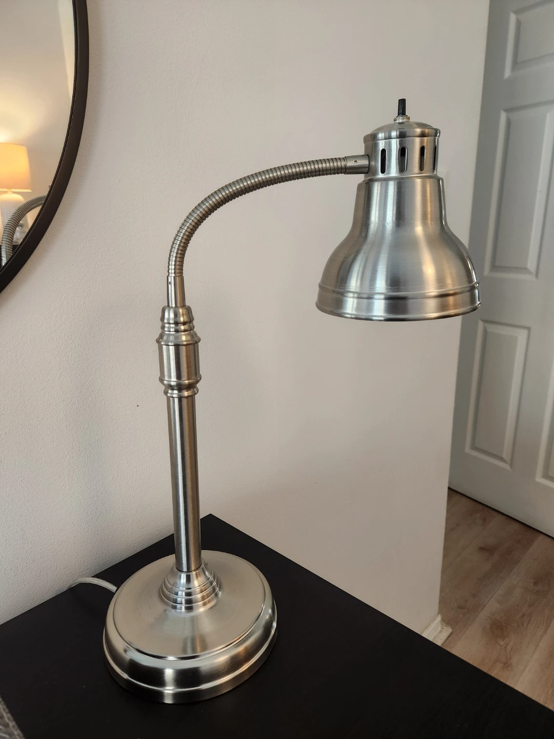Metal Gooseneck Desk Lamp