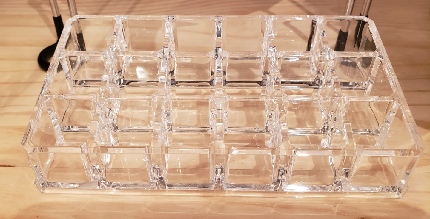Clear Acrylic Lipstick and Essential Oils Organizer - photo 2