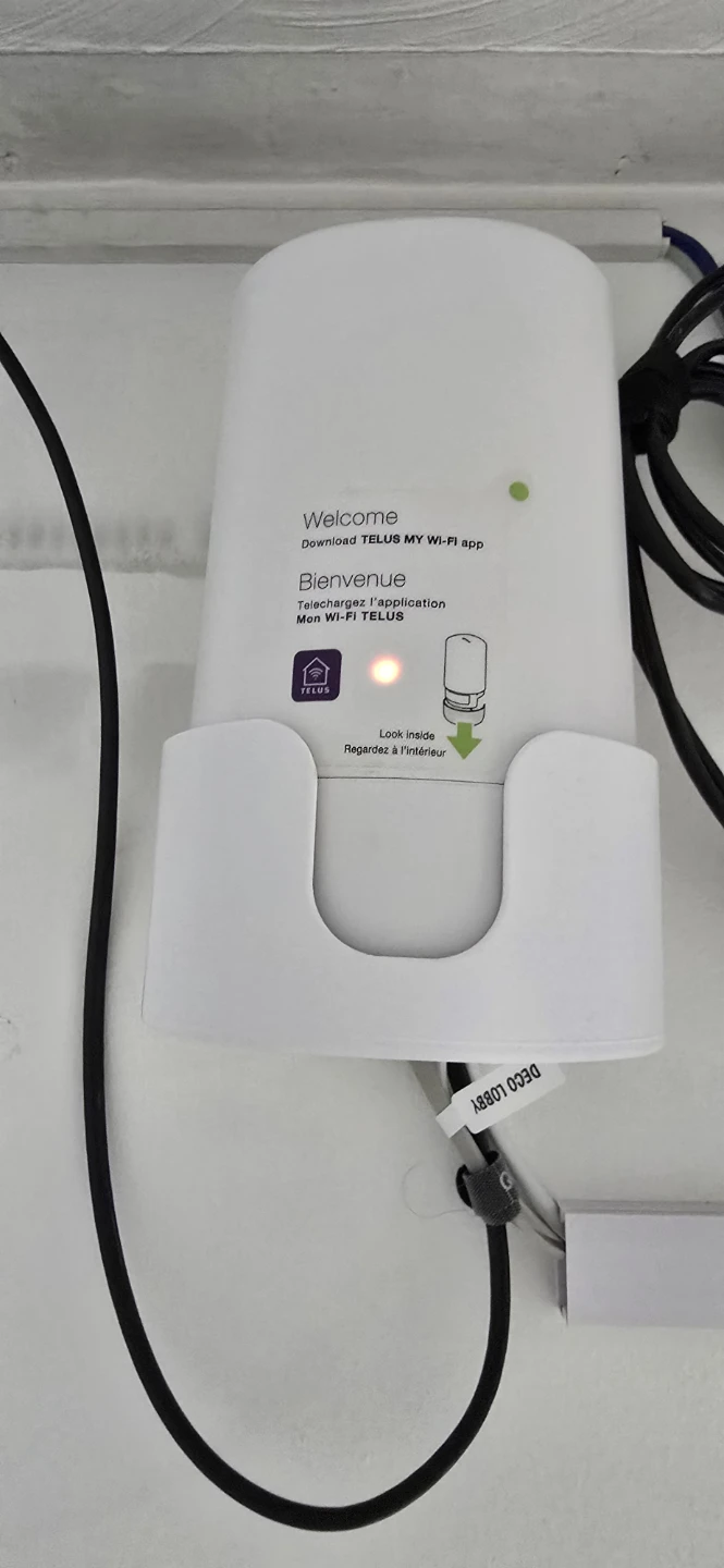 Wall mount holder for Telus wifi booster