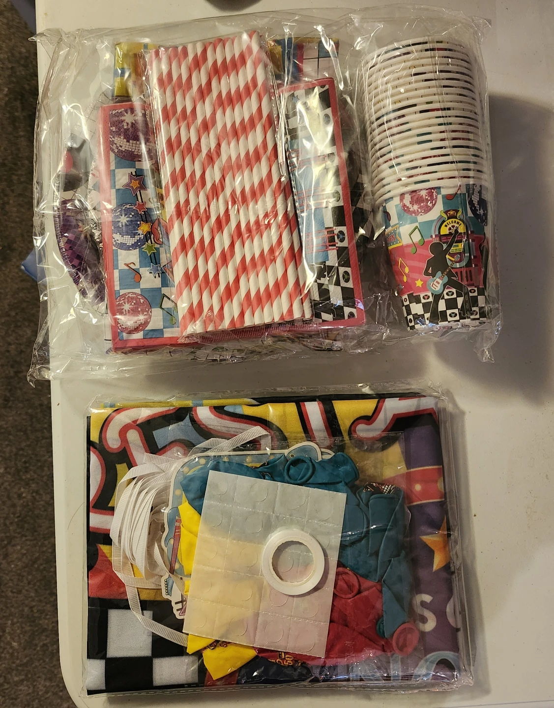 50s Rock and Roll Diner Party Supplies Set - photo 5