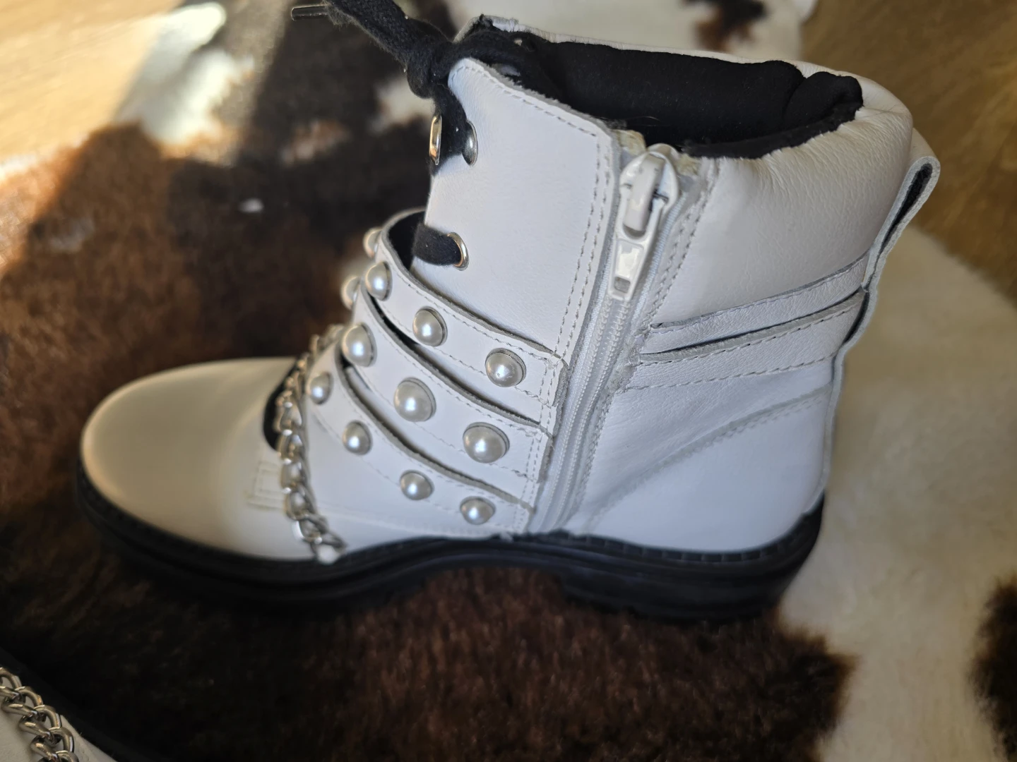 DESIGN LAB White Pearl & Chain Lace-up Boots - photo 5