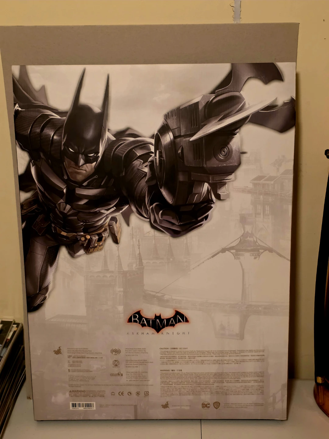 Hot Toys Batman Arkham Knight Armory Miniature Collectible Set - photo 2