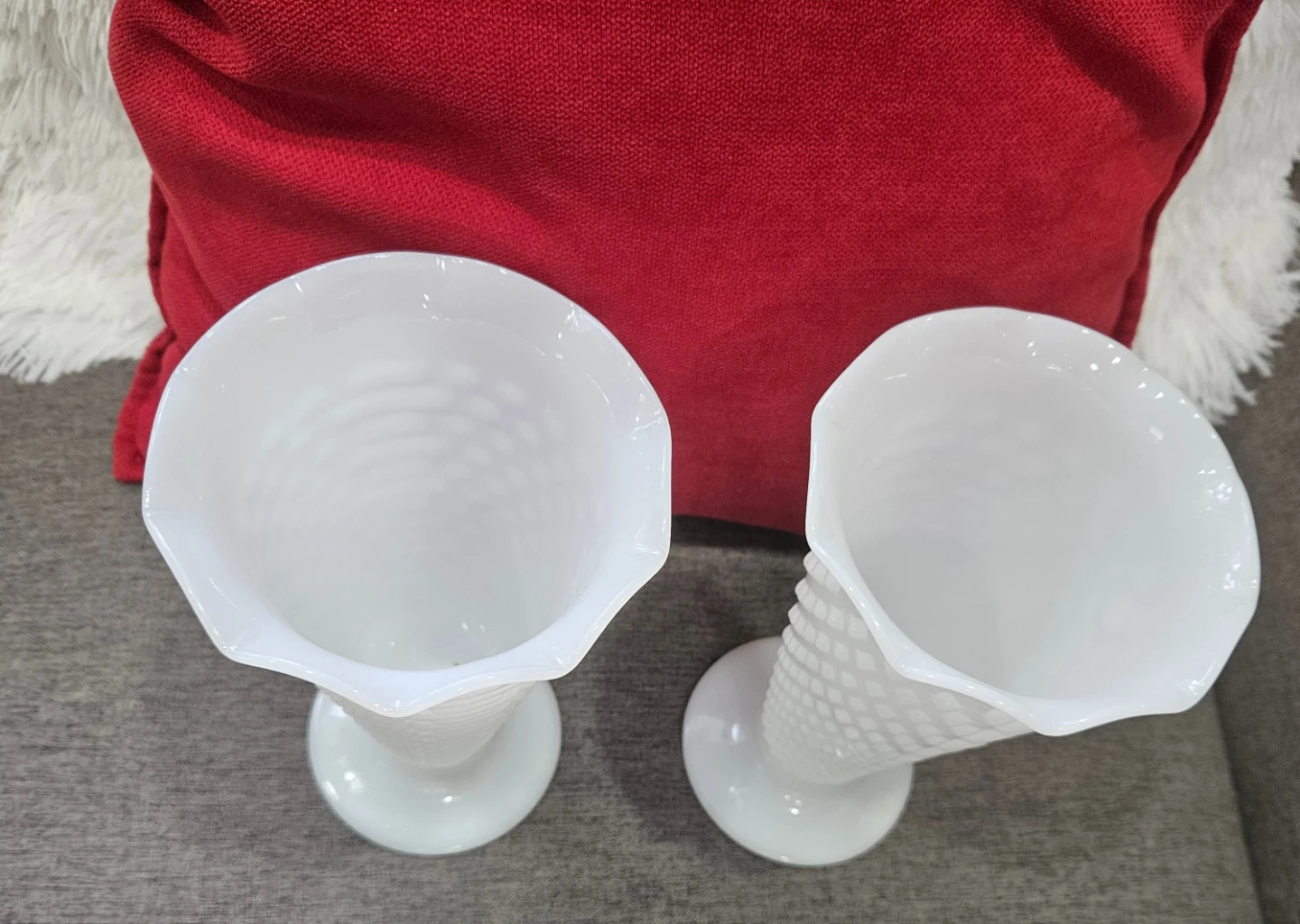 Pair of Hobnail Milk Glass Vases - photo 4