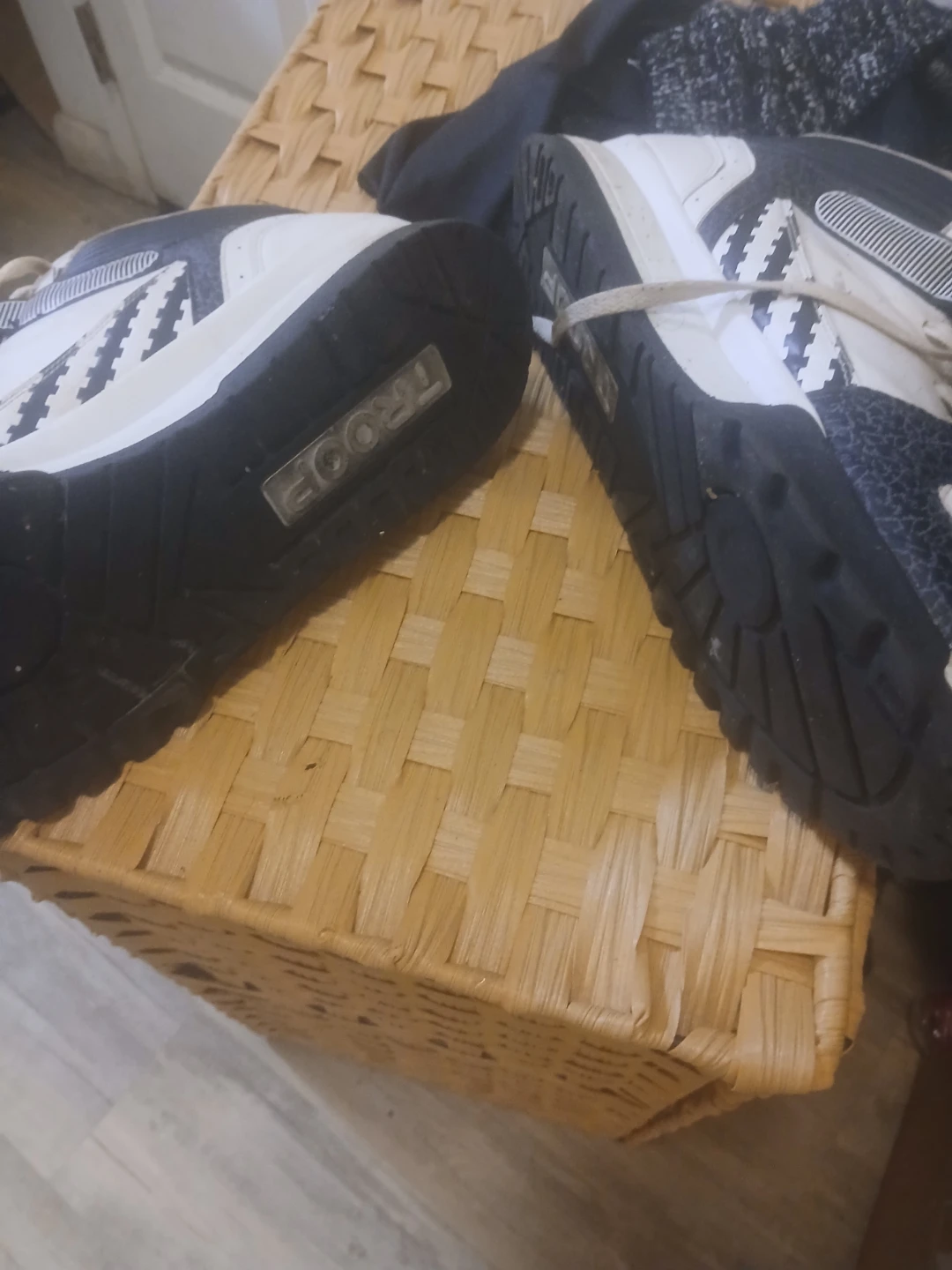 TROOP Sneakers