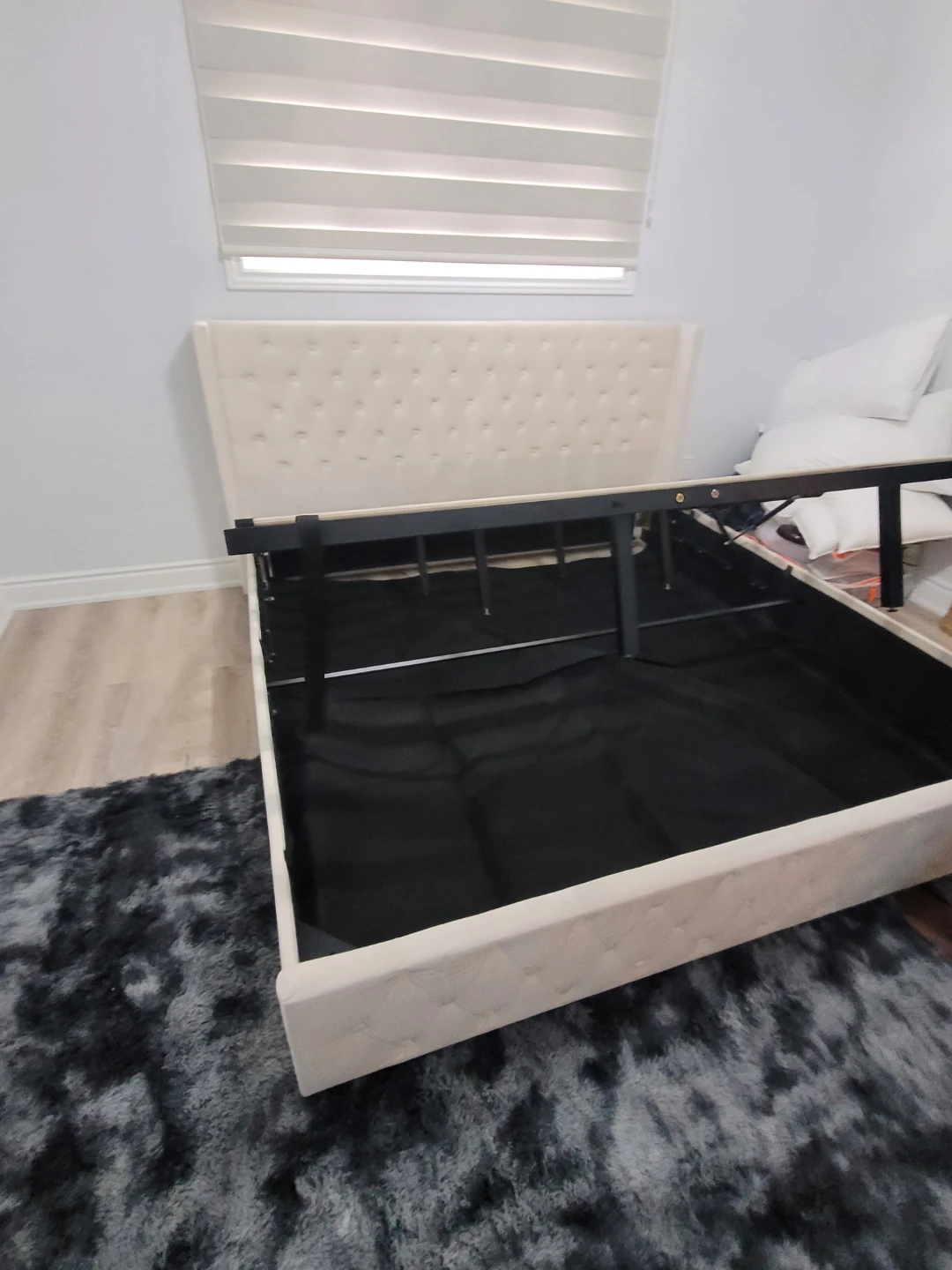 Upholstered king Bed Frame - Cream - photo 2