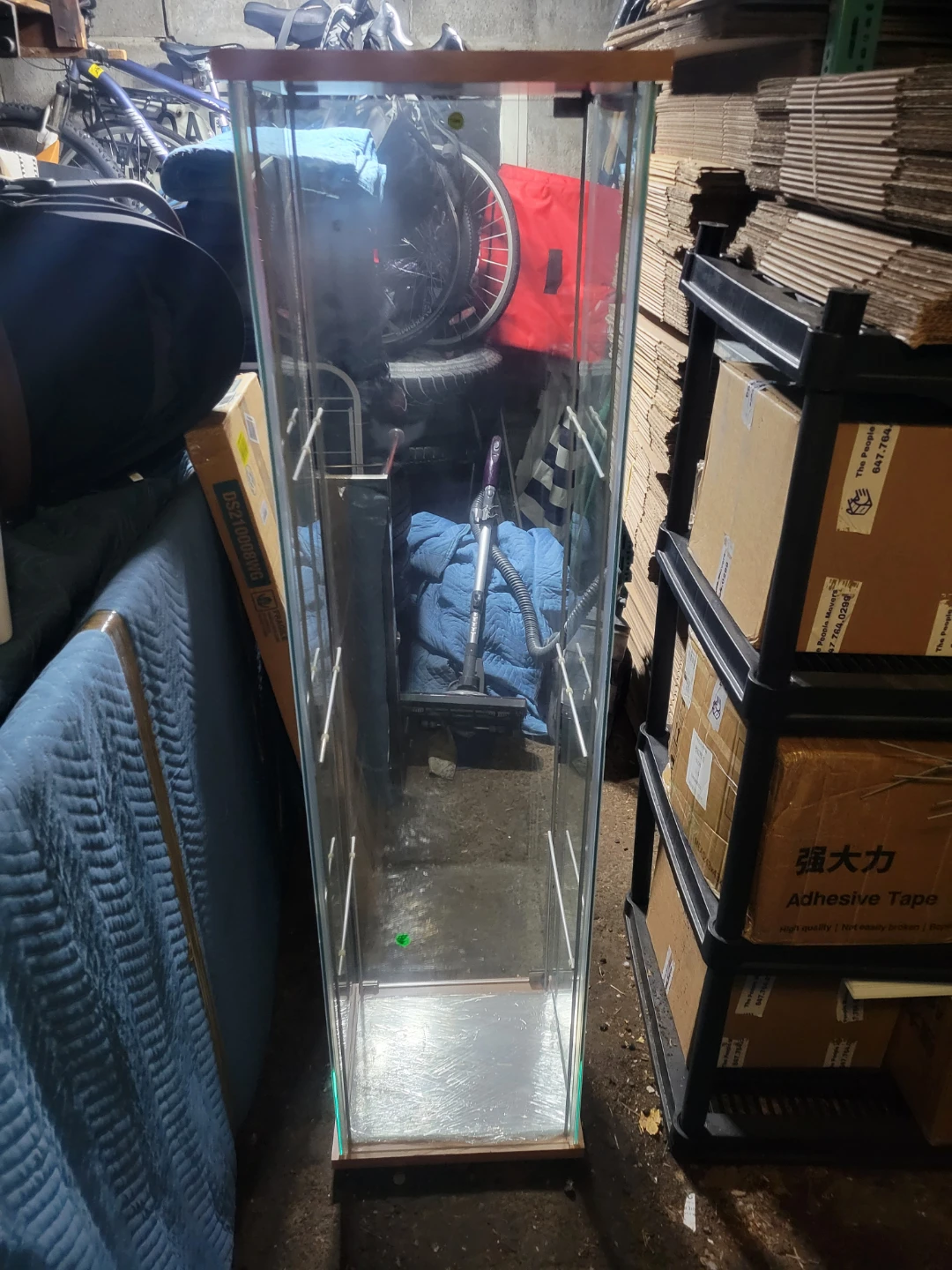 GLASS SHELVING UNIT