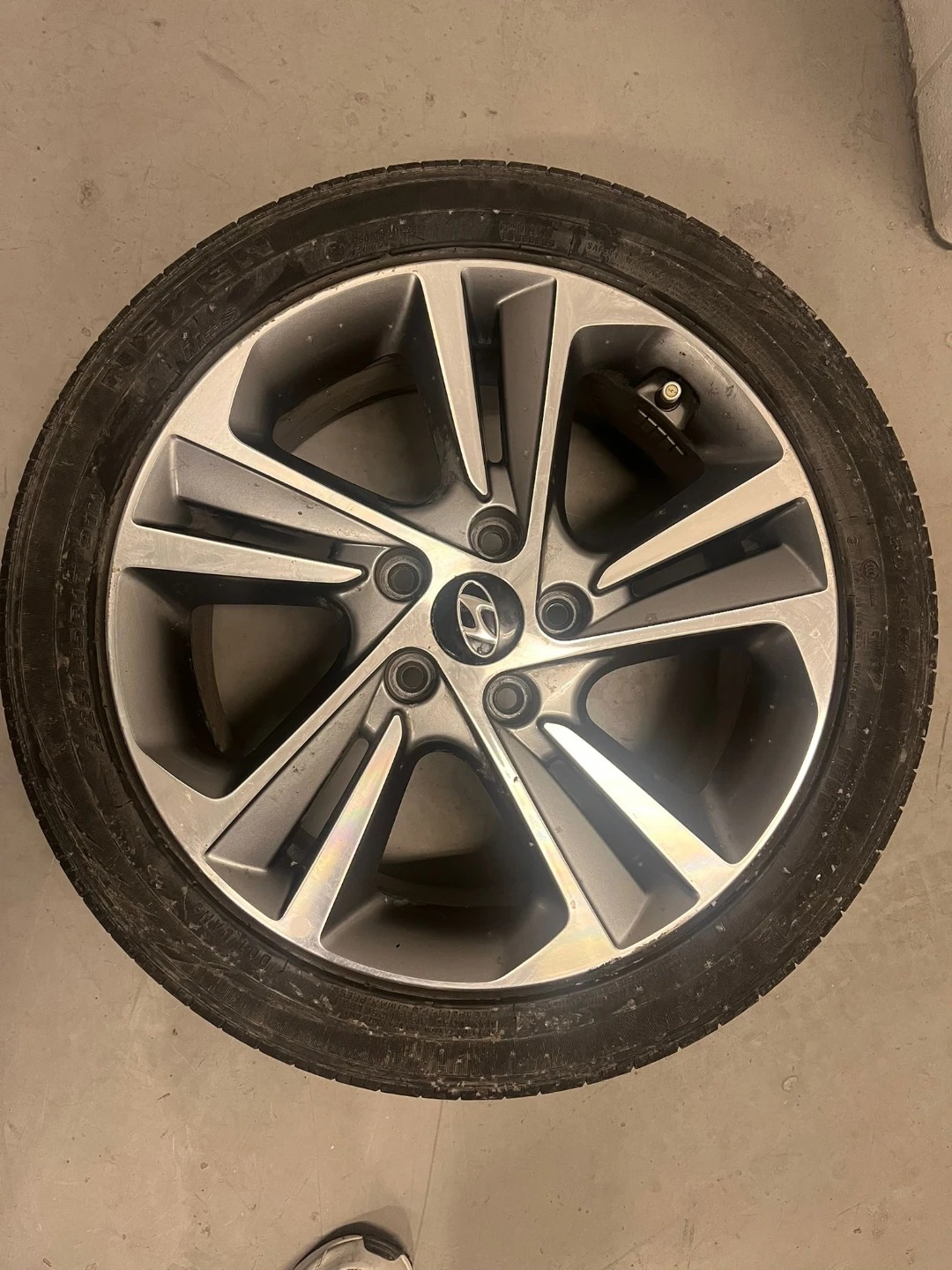 225/45R17 Hyundai Alloy Wheels with All Season Tires