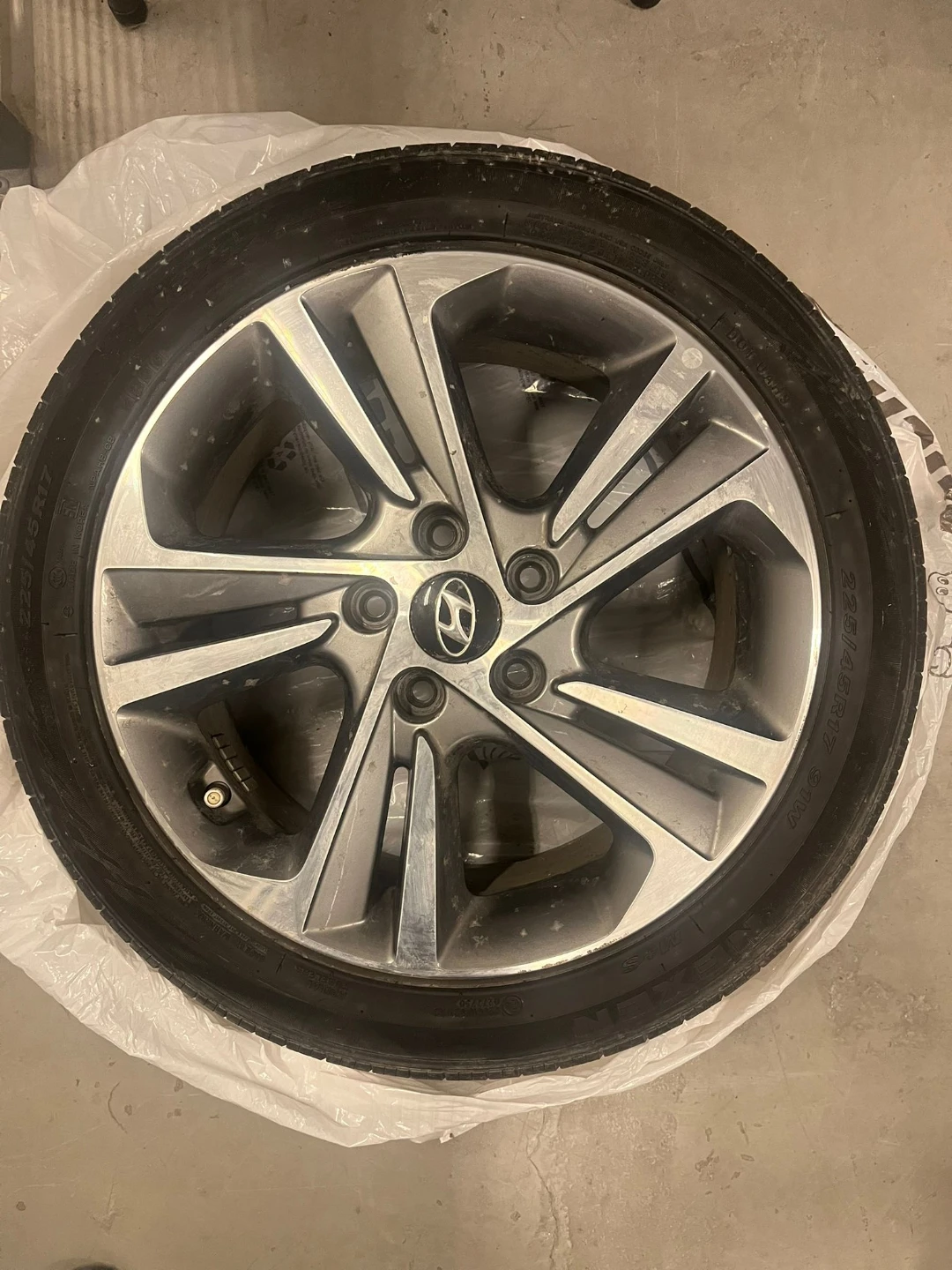 225/45R17 Hyundai Alloy Wheels with All Season Tires - photo 2