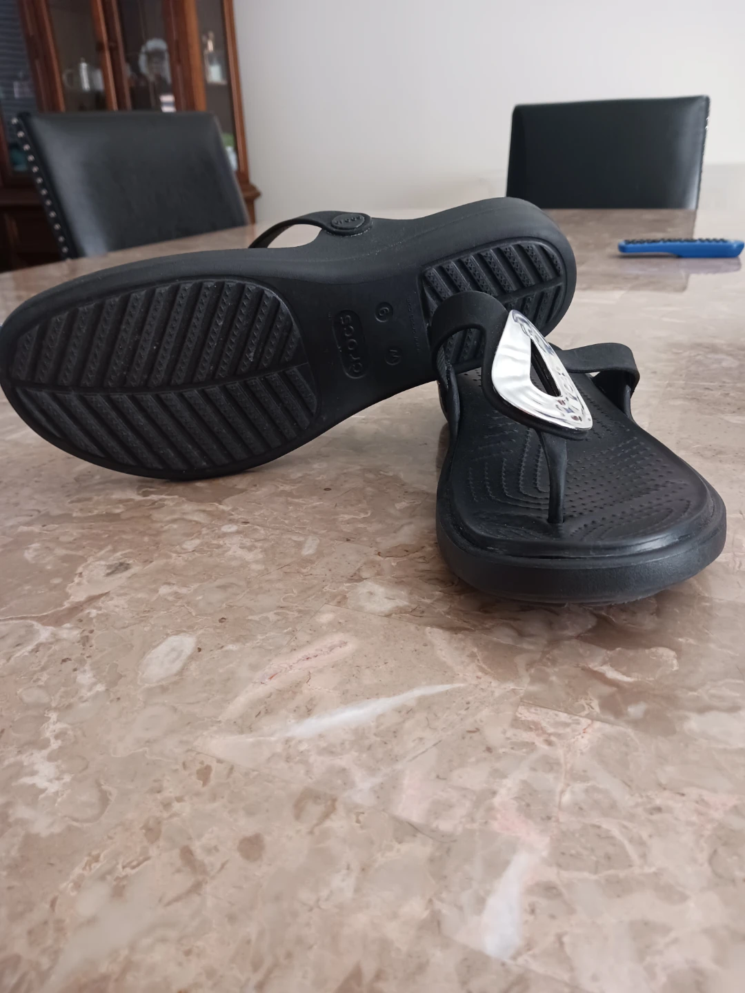 Black Crocs Flip Flops with Silver Detail - photo 2