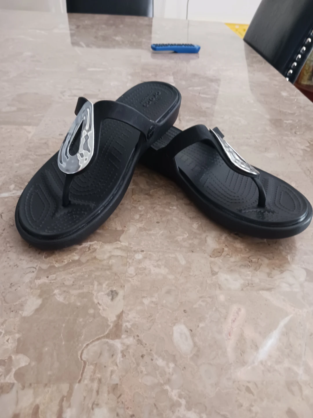 Black Crocs Flip Flops with Silver Detail - photo 3
