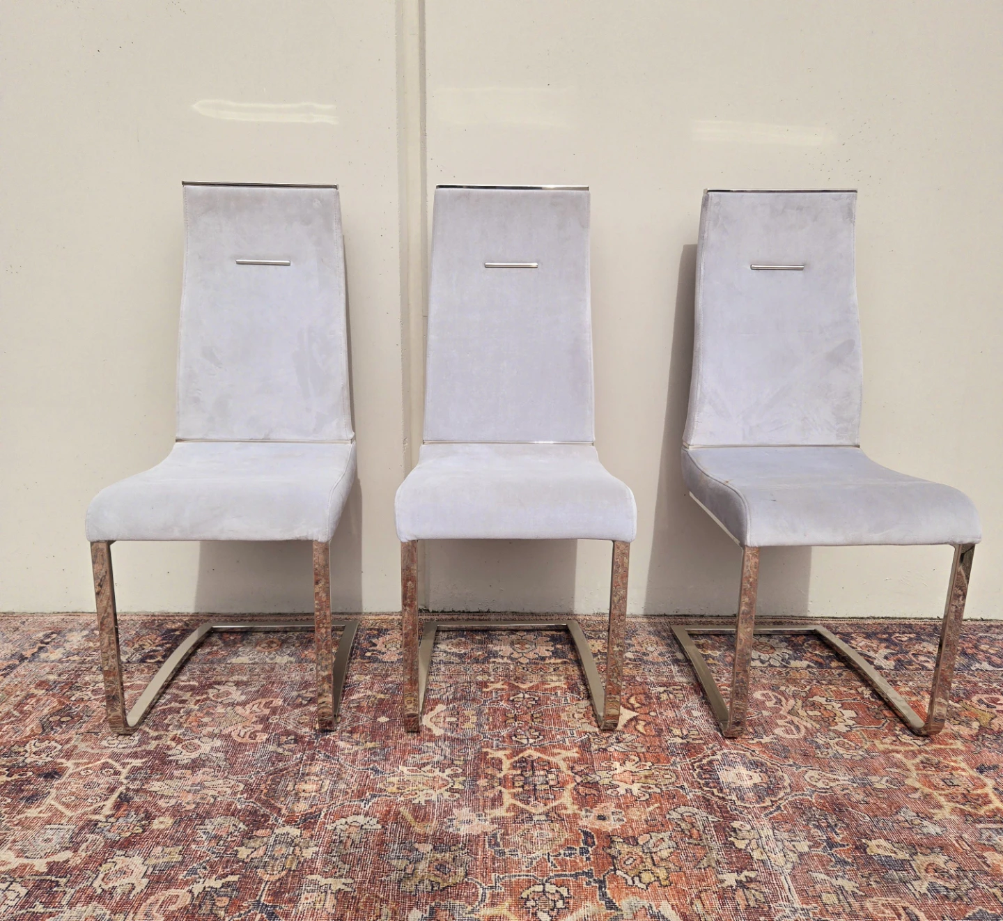 Set Of 3 Light Grey Dining Chairs With Chrome Base