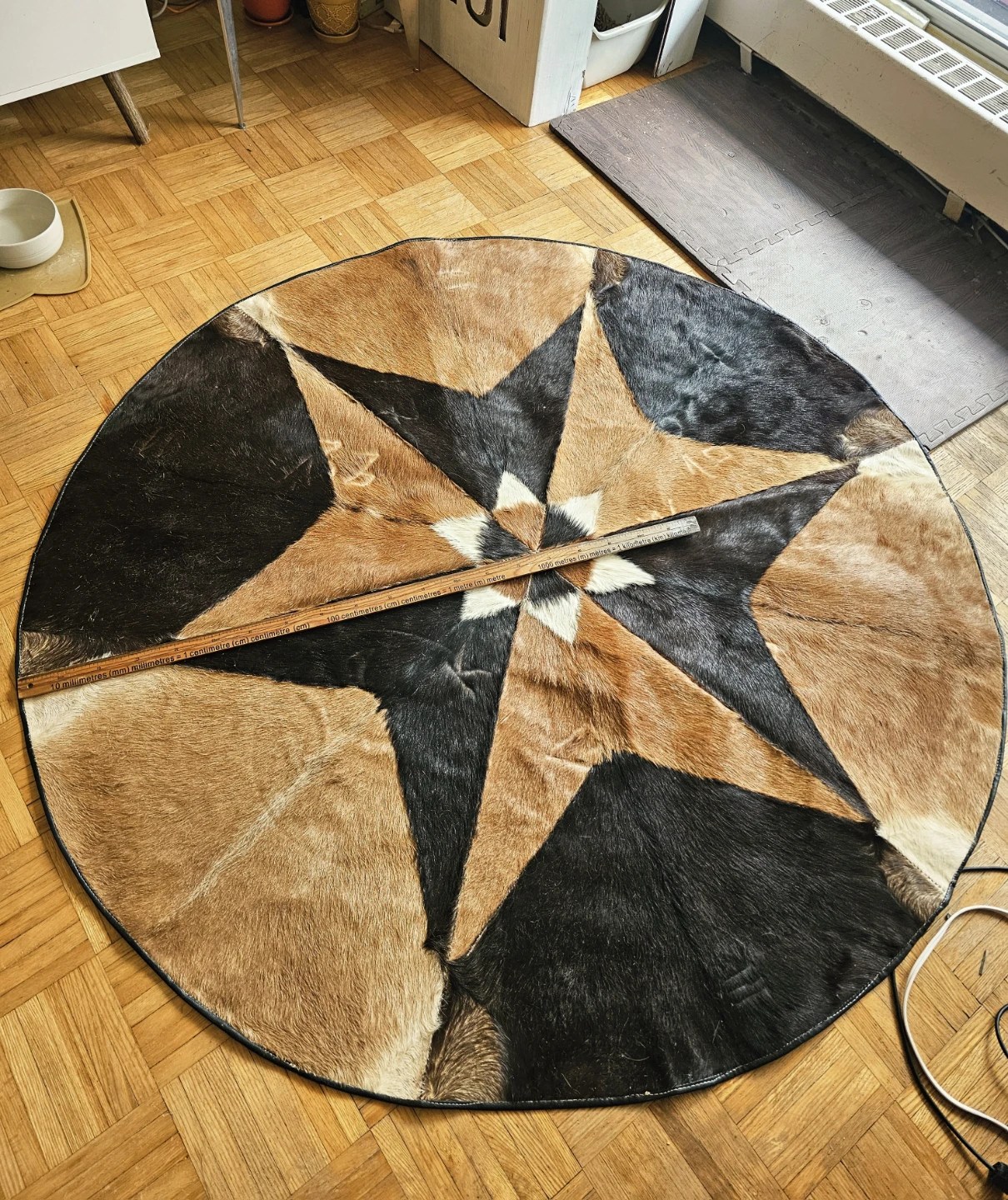 Round Star Pattern Hide Rug - photo 2