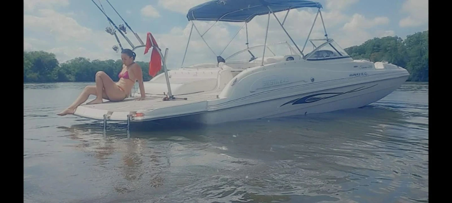 Rinker Siesta 243 Boat with Swim Platform