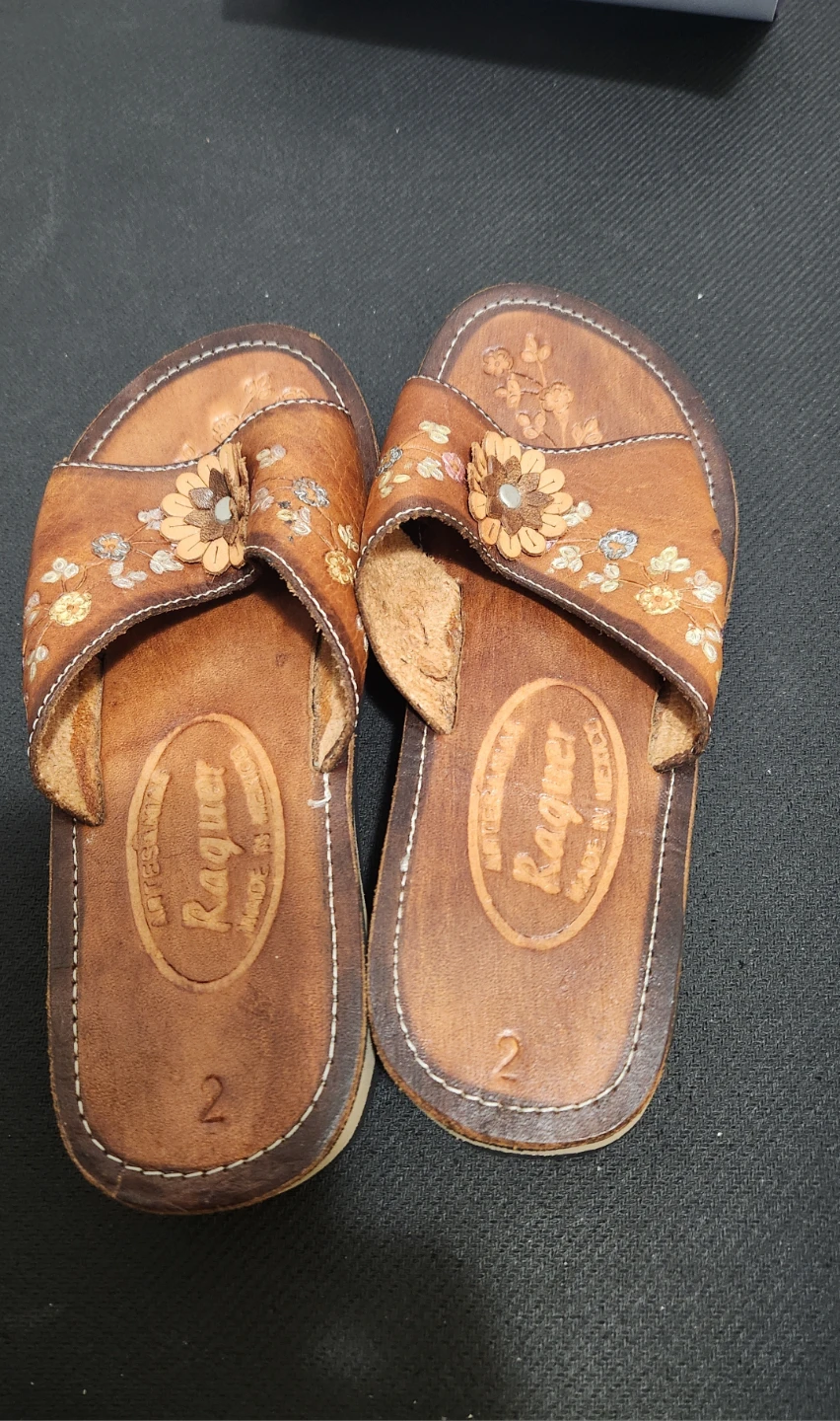 Raquer Women's Leather Floral Slides Size 2 - photo 2