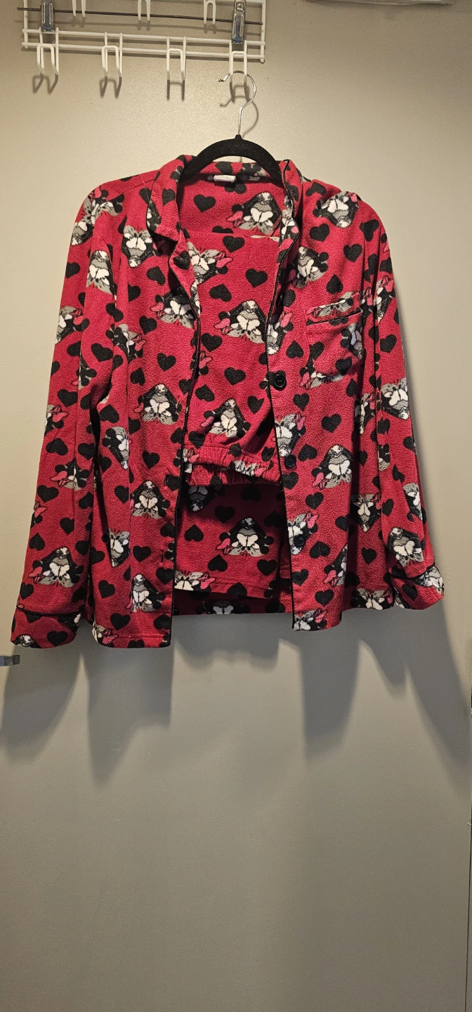 Red Pyjama Set with Black Hearts and Cats Pattern