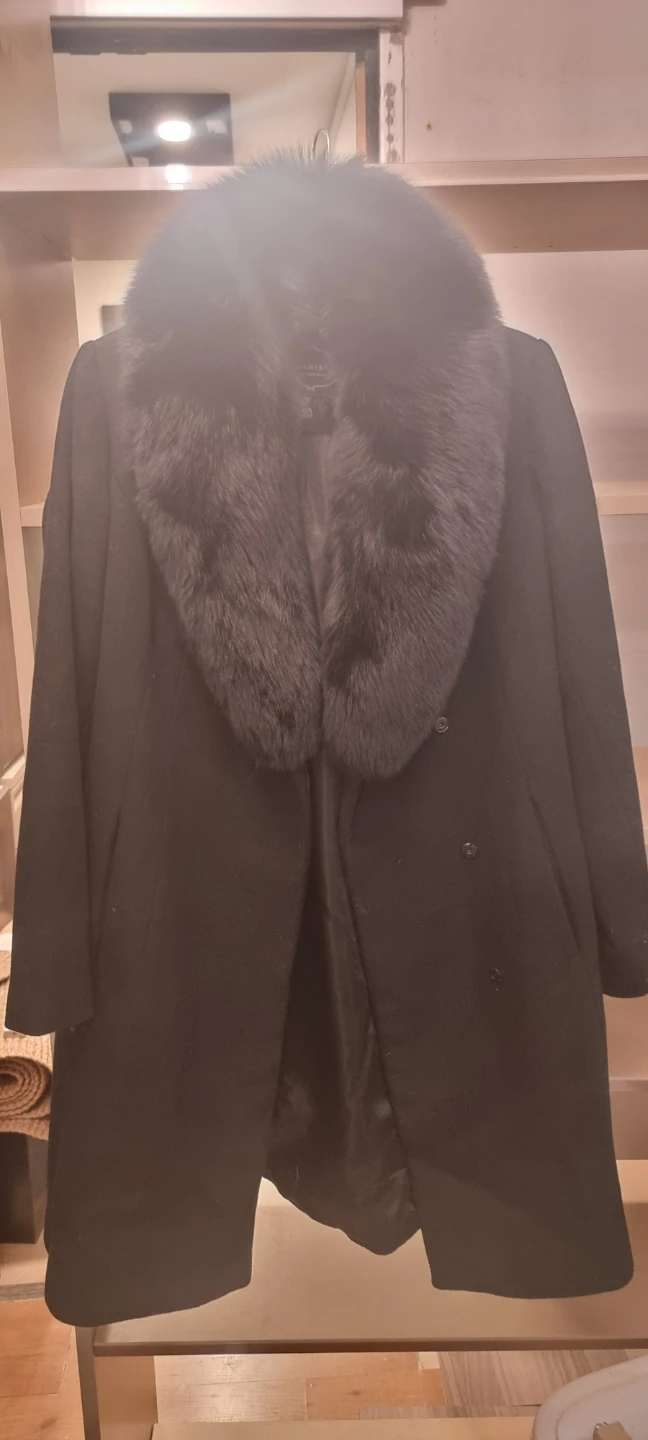 I. MADISON Luxe Outerwear Black Coat with Faux Fur Collar 🧡