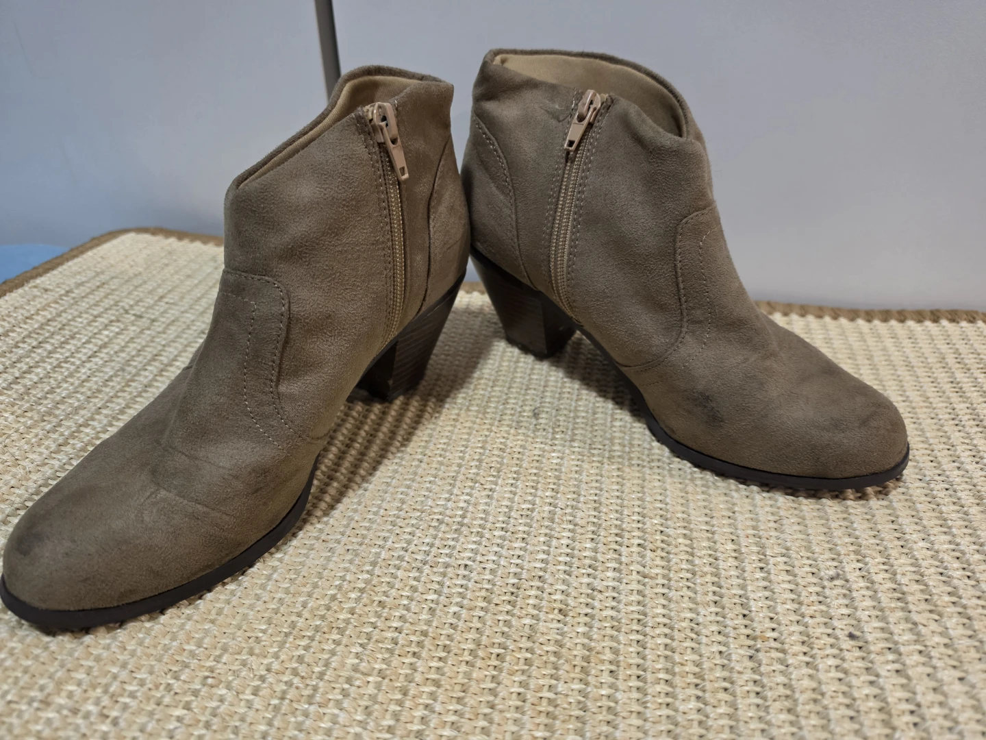 US 6 CityClassified Strider Light Brown Ankle Boots