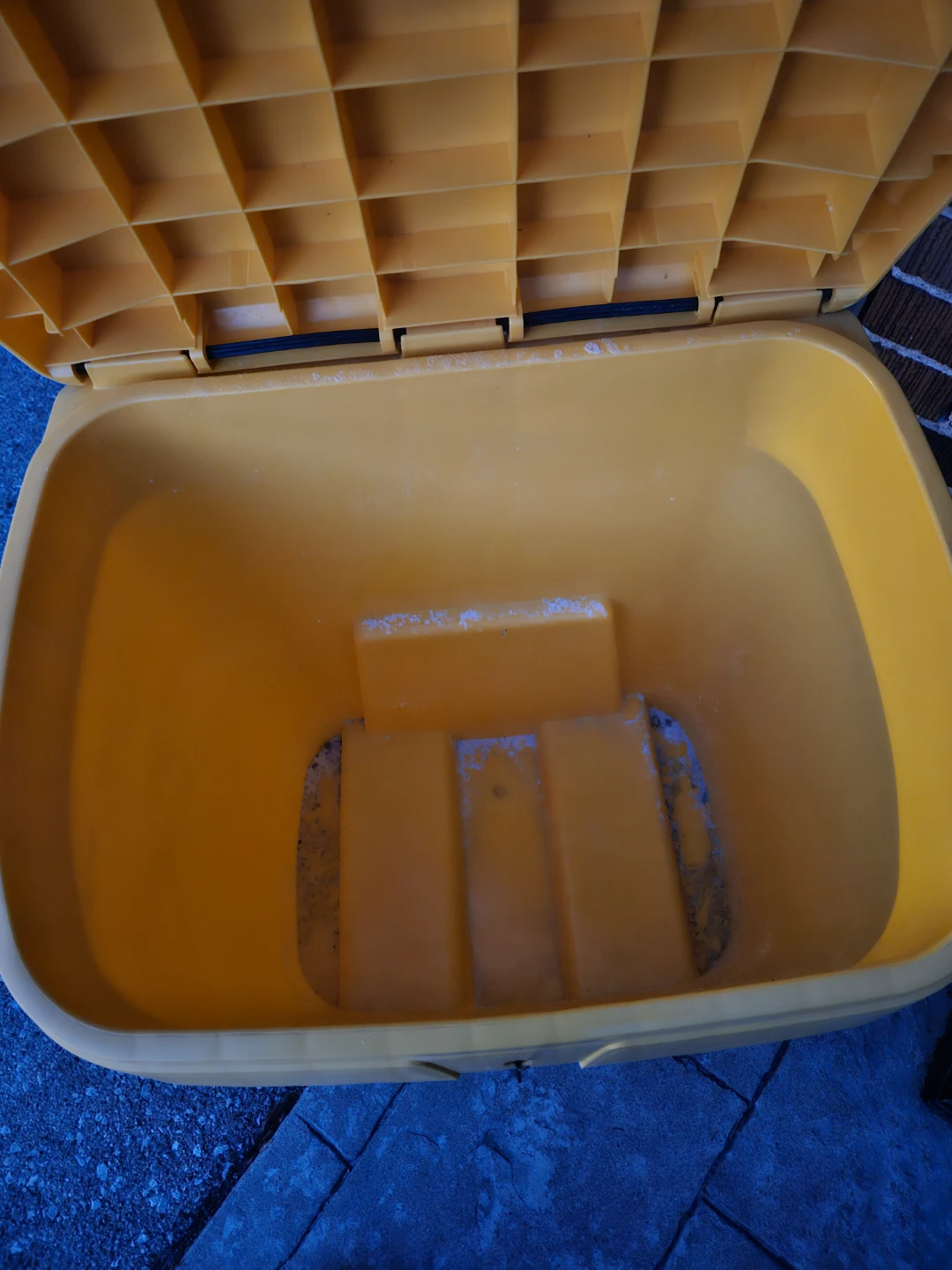 Outdoor storage bin - photo 3