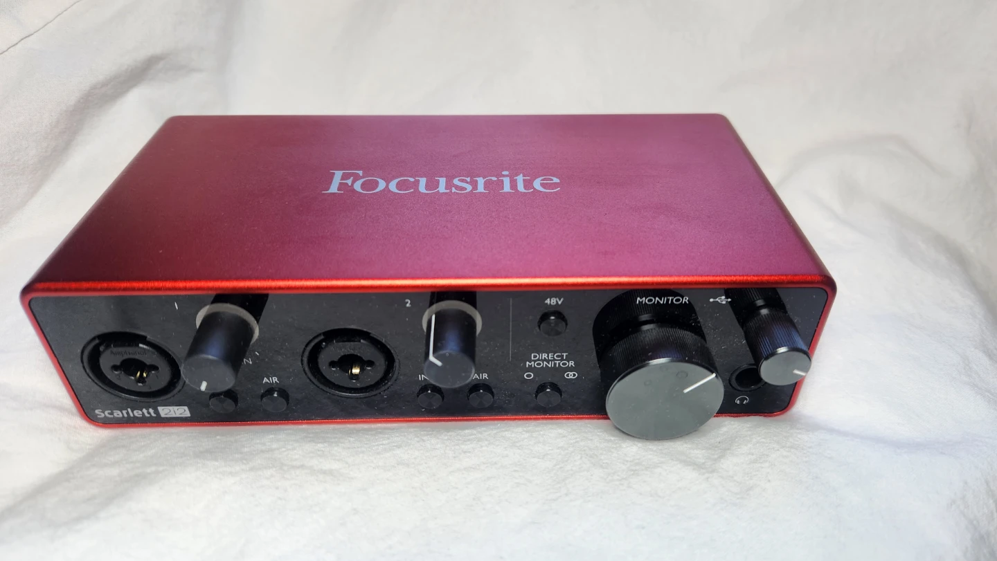 Focusrite Scarlett 2i2 Audio Interface - photo 2