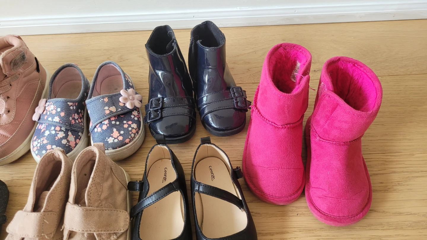 7 pairs girls shoes size 6-7 - photo 4