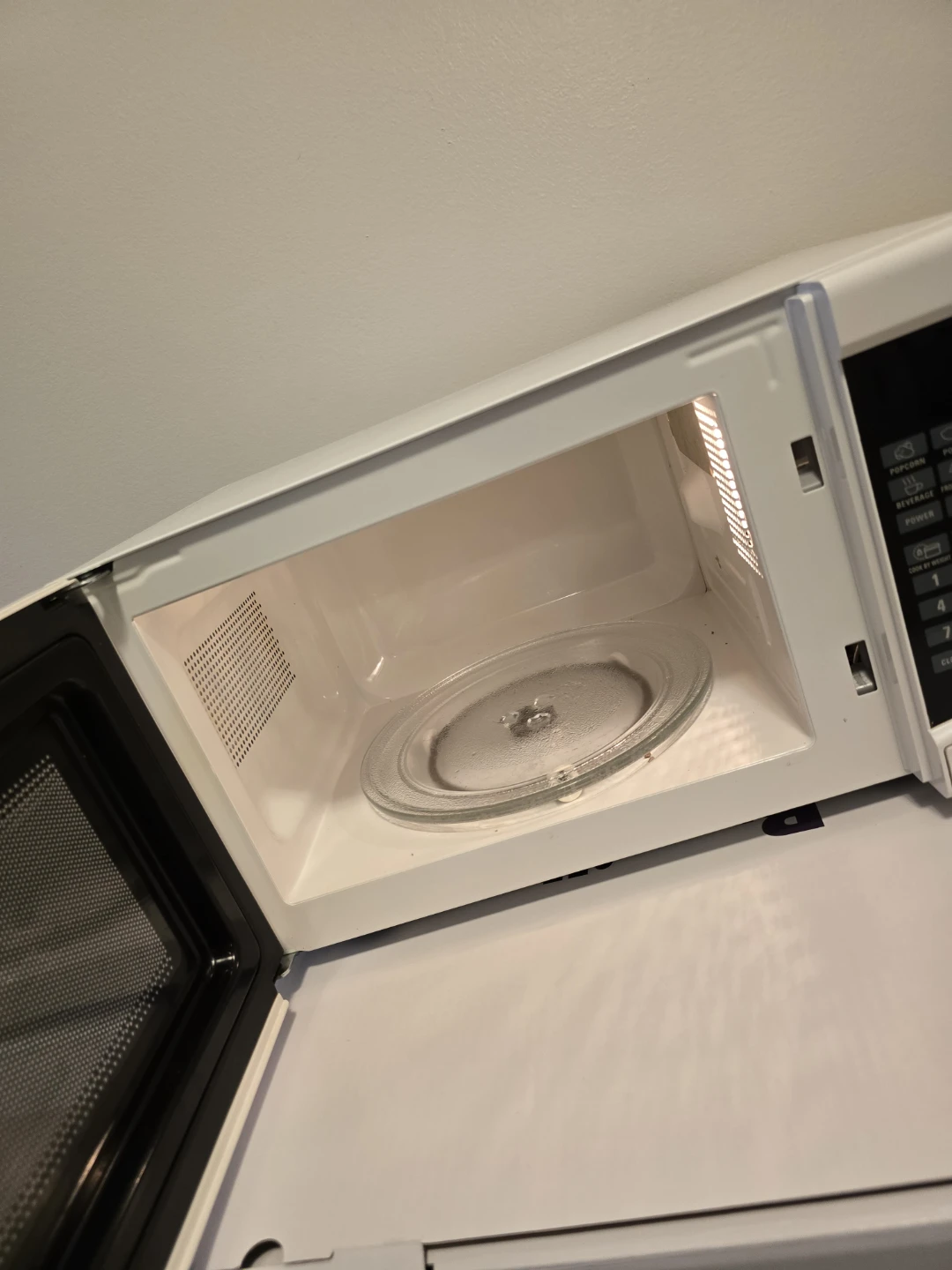 RCA Microwave - photo 3