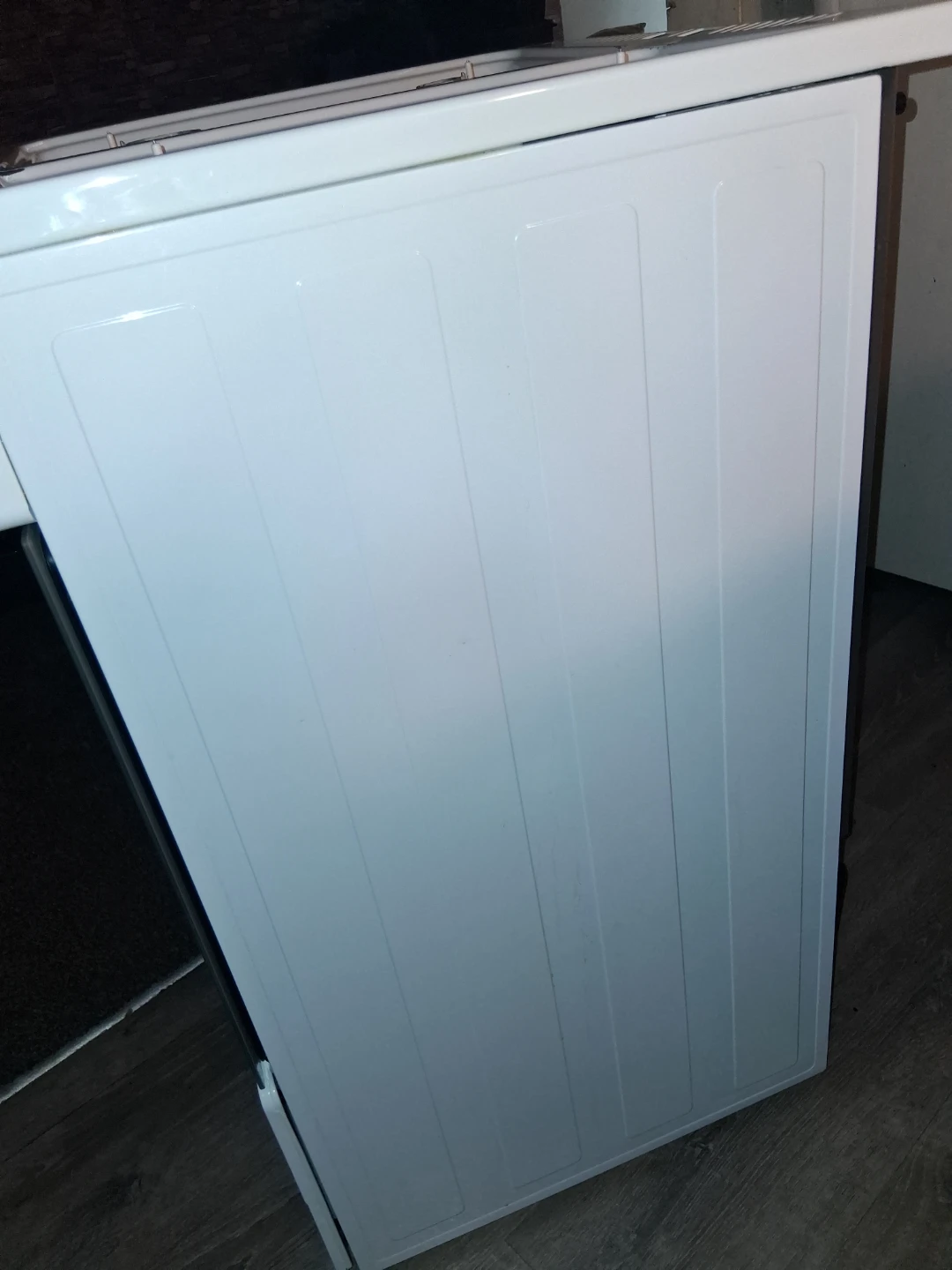Avanti White Gas Range with Oven - photo 3