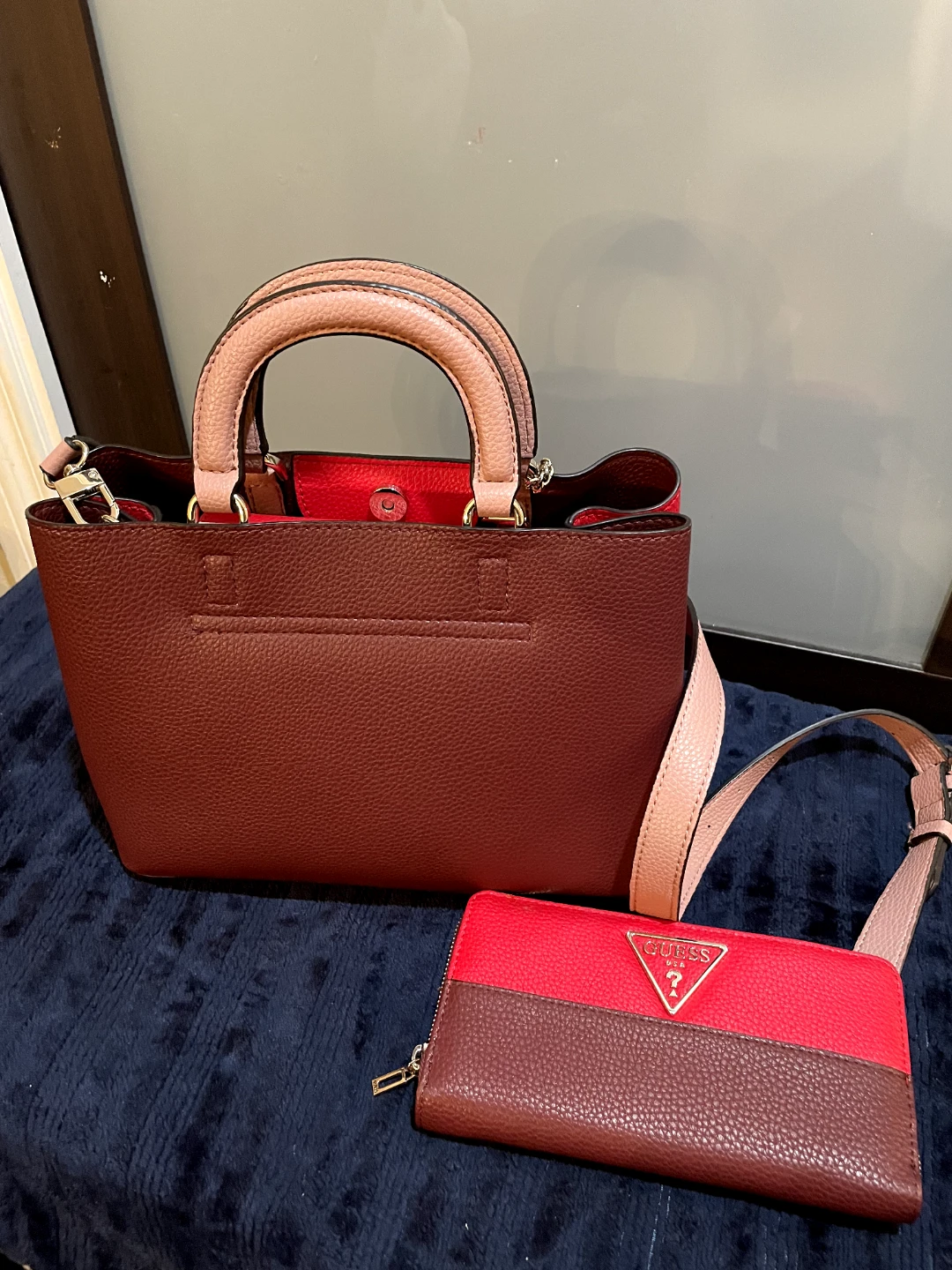 GUESS Three Tone Handbag/Crossbody & Wallet Set NEW! - photo 3