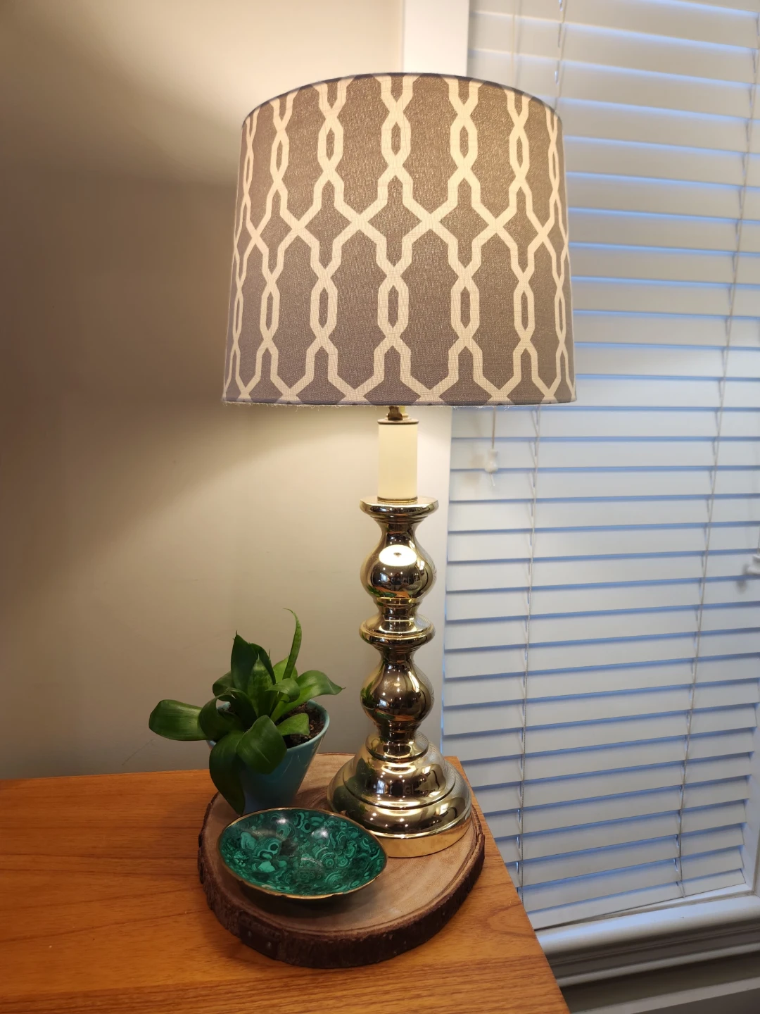 Vintage gold/brass table lamp
