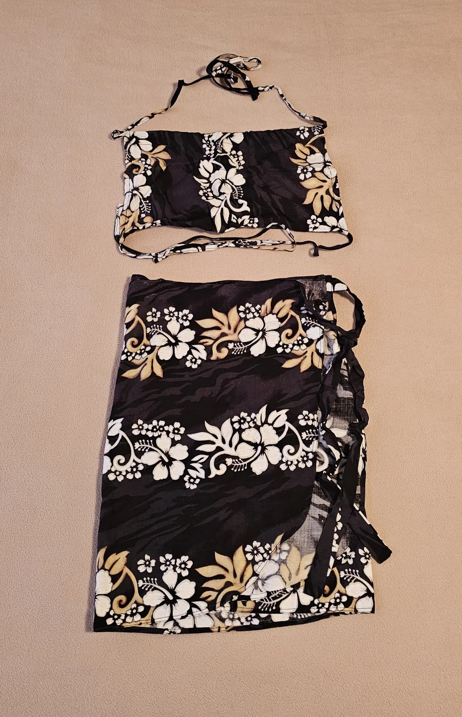 Girls Hawaiian 2-piece outfits Size 4-6 Years $2 for All - photo 3