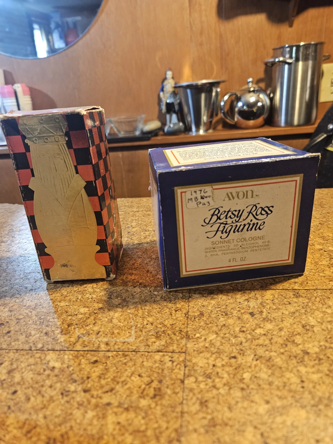 AVON Betsy Ross Figurine Sonnet Cologne 4 FL. OZ. - photo 2