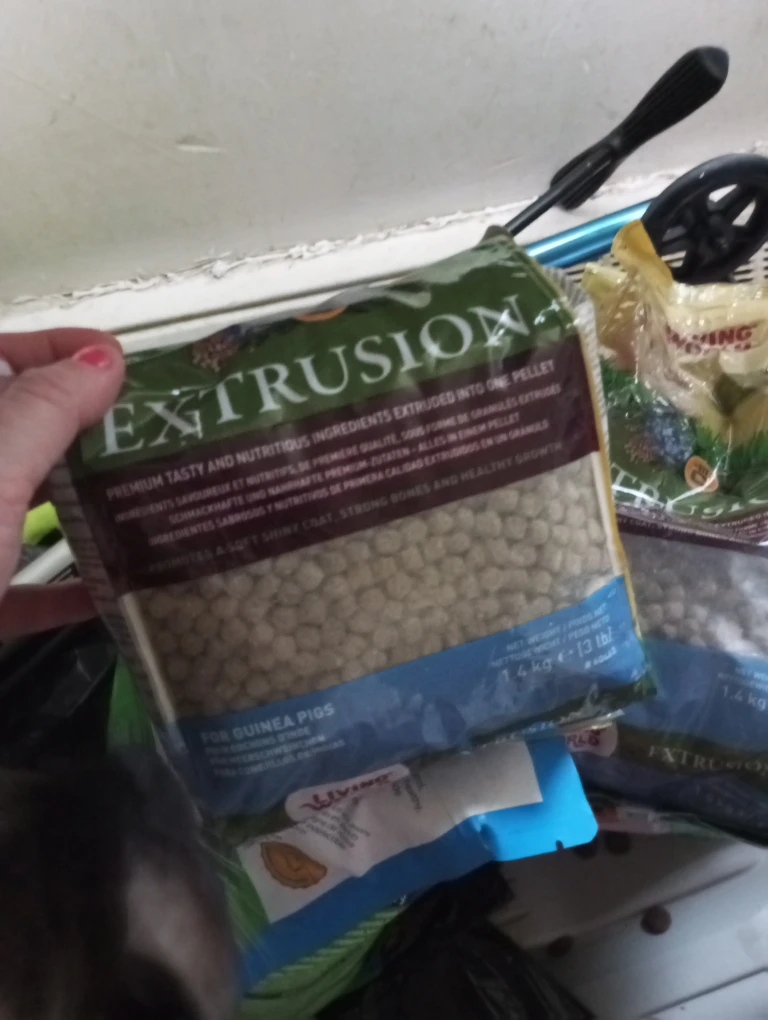 Living World Extrusion Guinea Pig Food