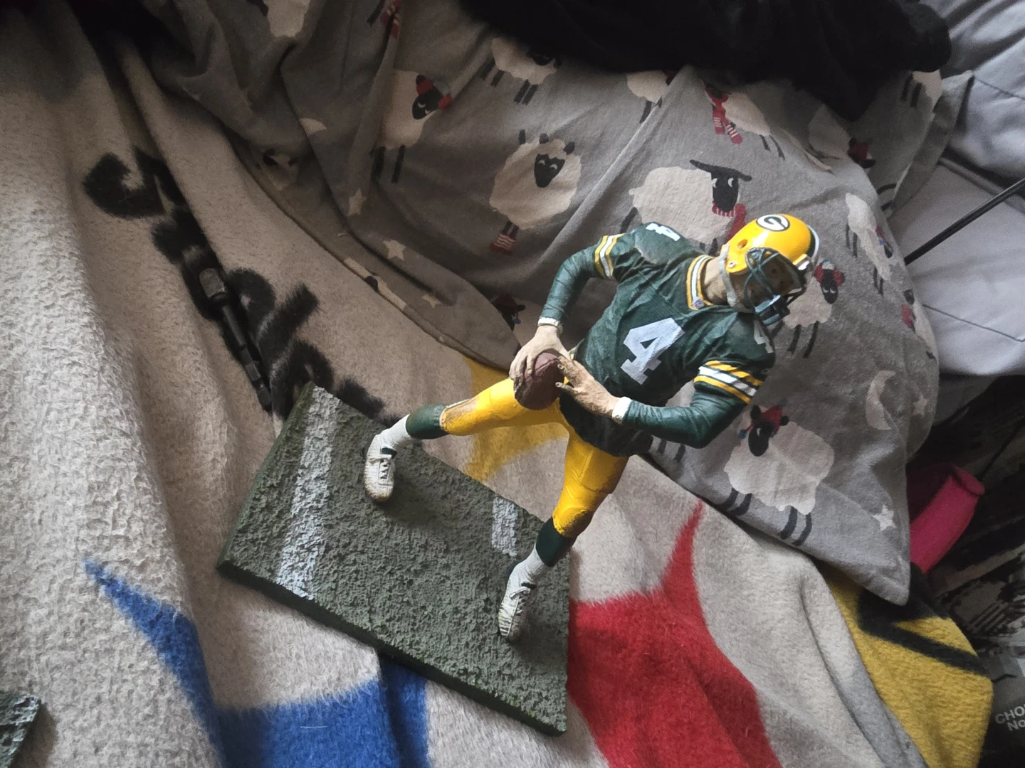 NFL Player Figurines - Vick, Favre, Manning - photo 2