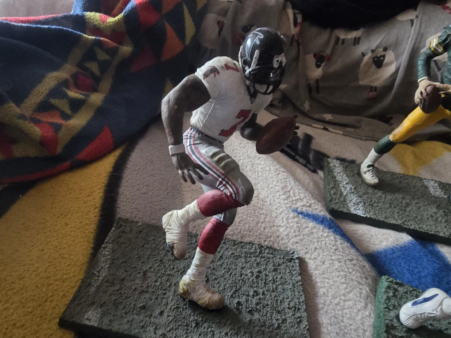 NFL Player Figurines - Vick, Favre, Manning - photo 4