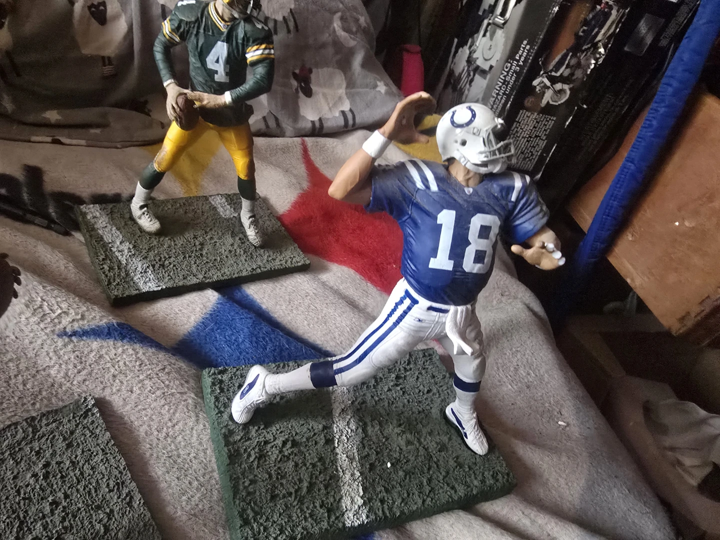 NFL Player Figurines - Vick, Favre, Manning - photo 5
