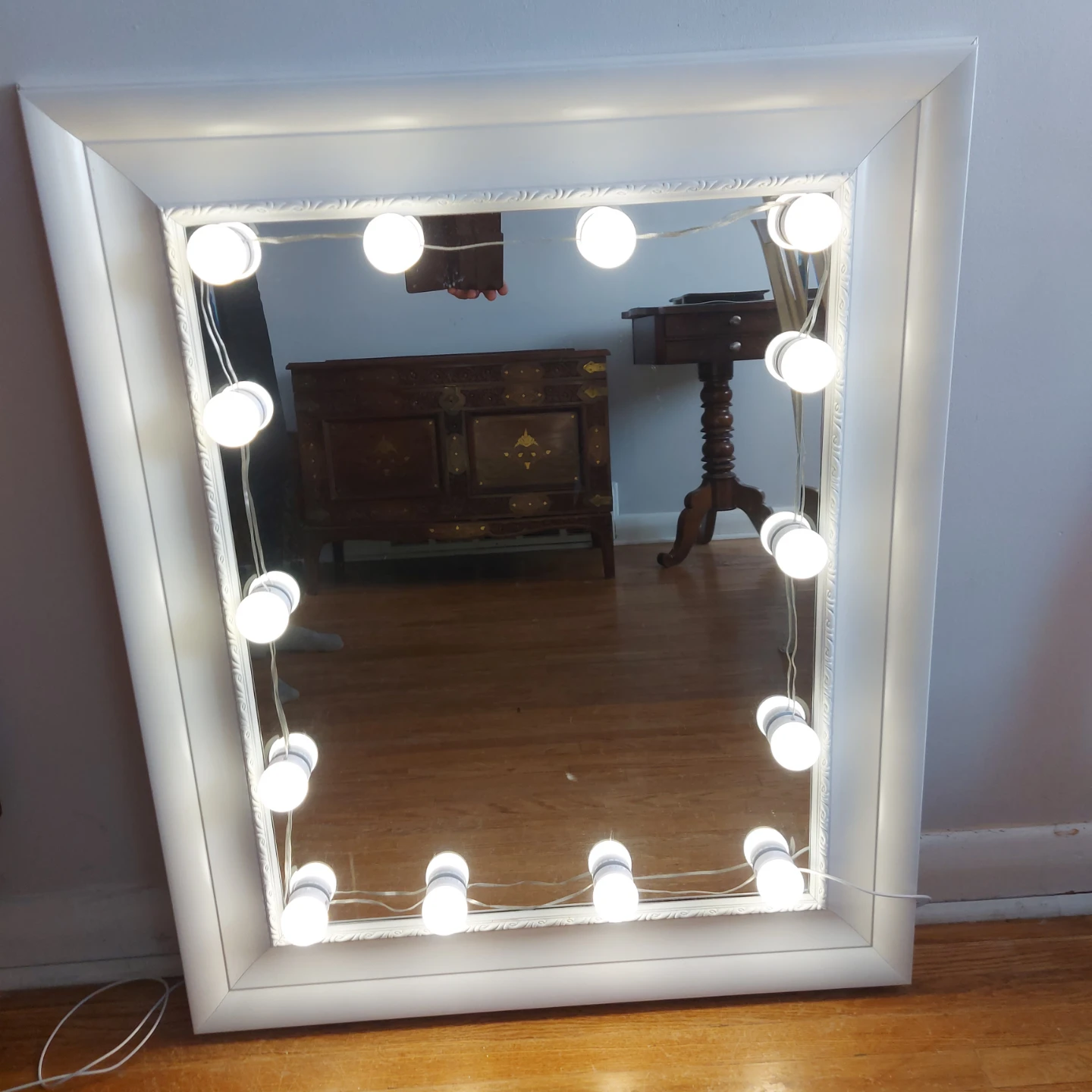 Big Hollywood Vanity Mirror with Remote Controlled Lights