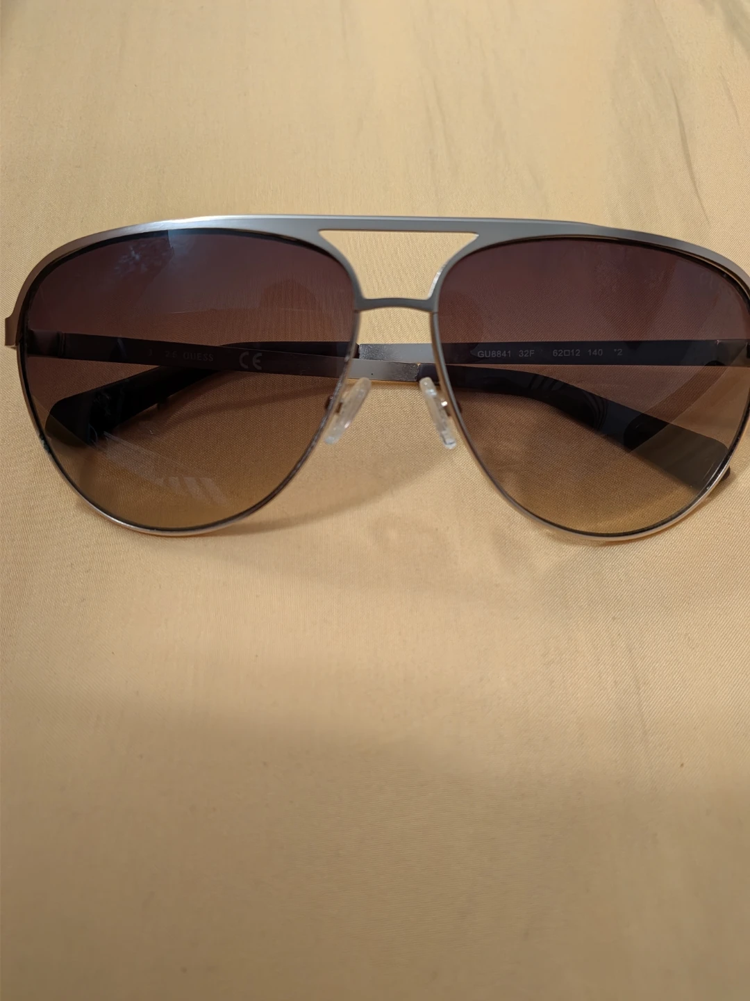 Guess sunglasses. Unisex.