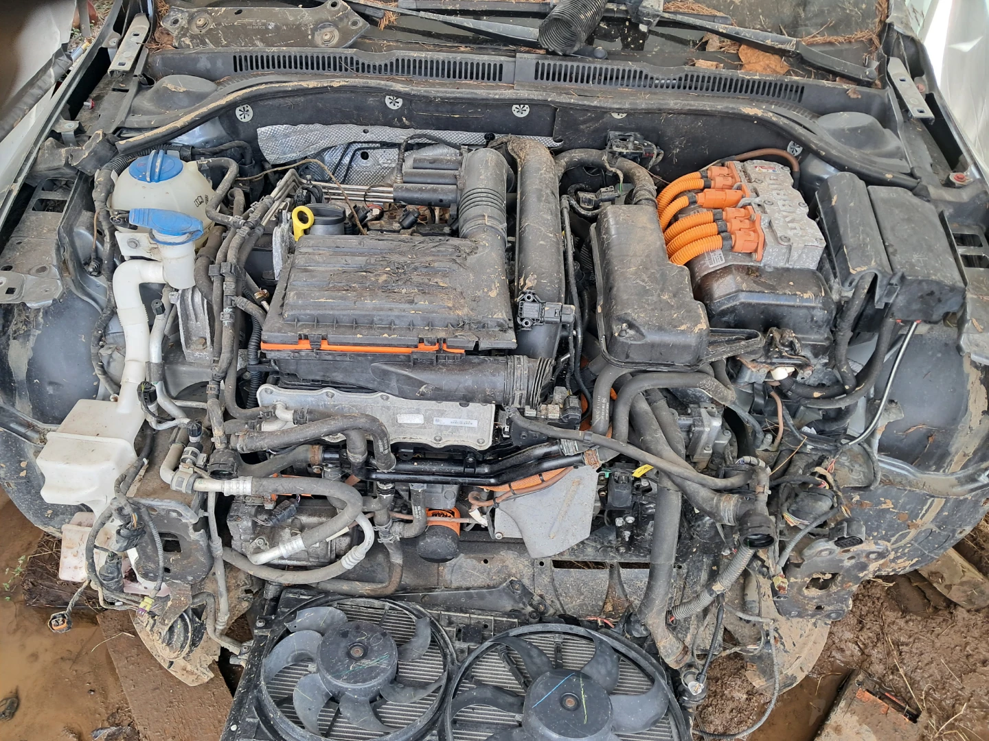2012 Volkswagen Jetta hybrid part out - photo 4